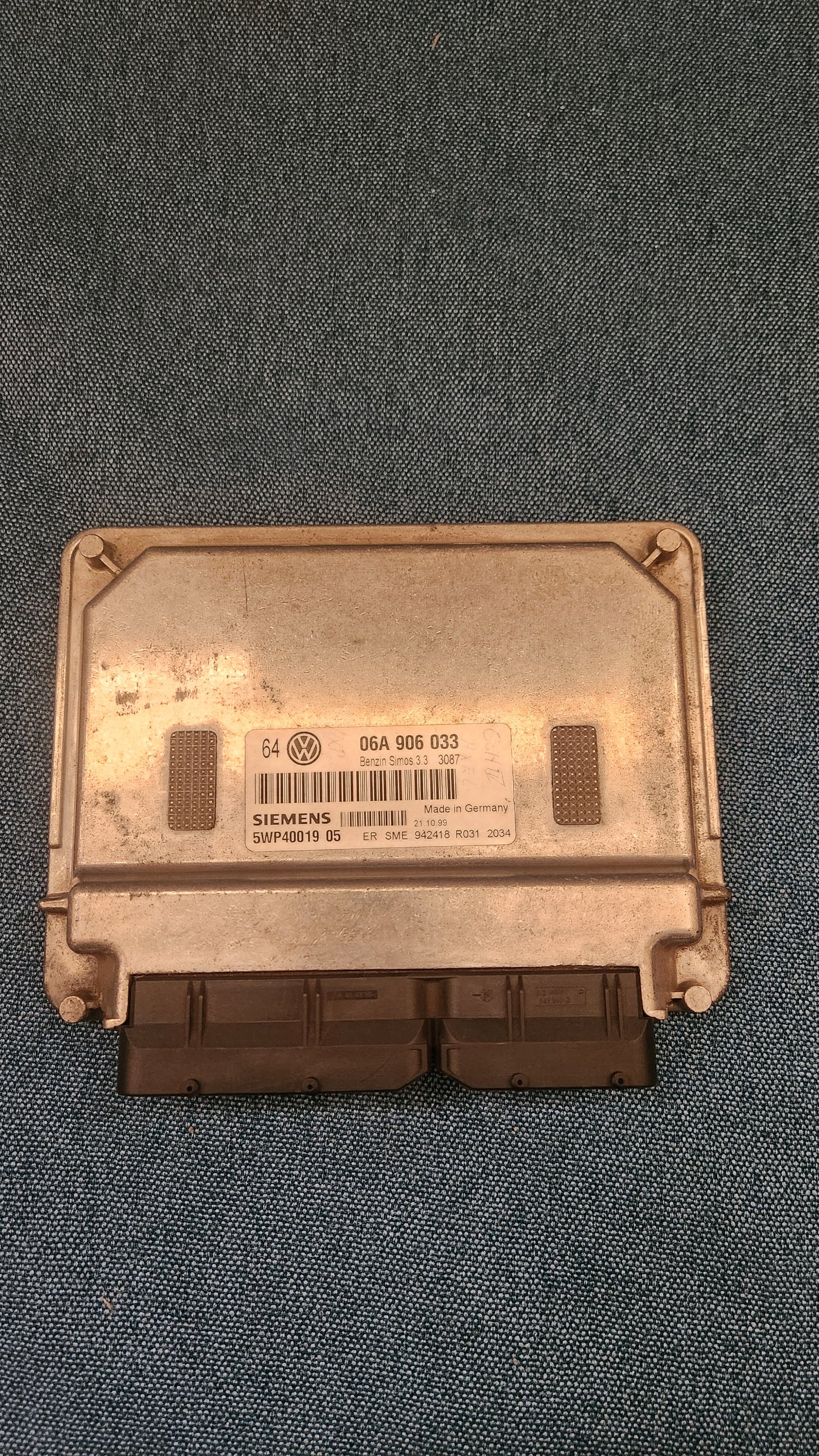 Engine Control Unit Golf 4/Bora 1.6 CFHC 06A906033 Used M4