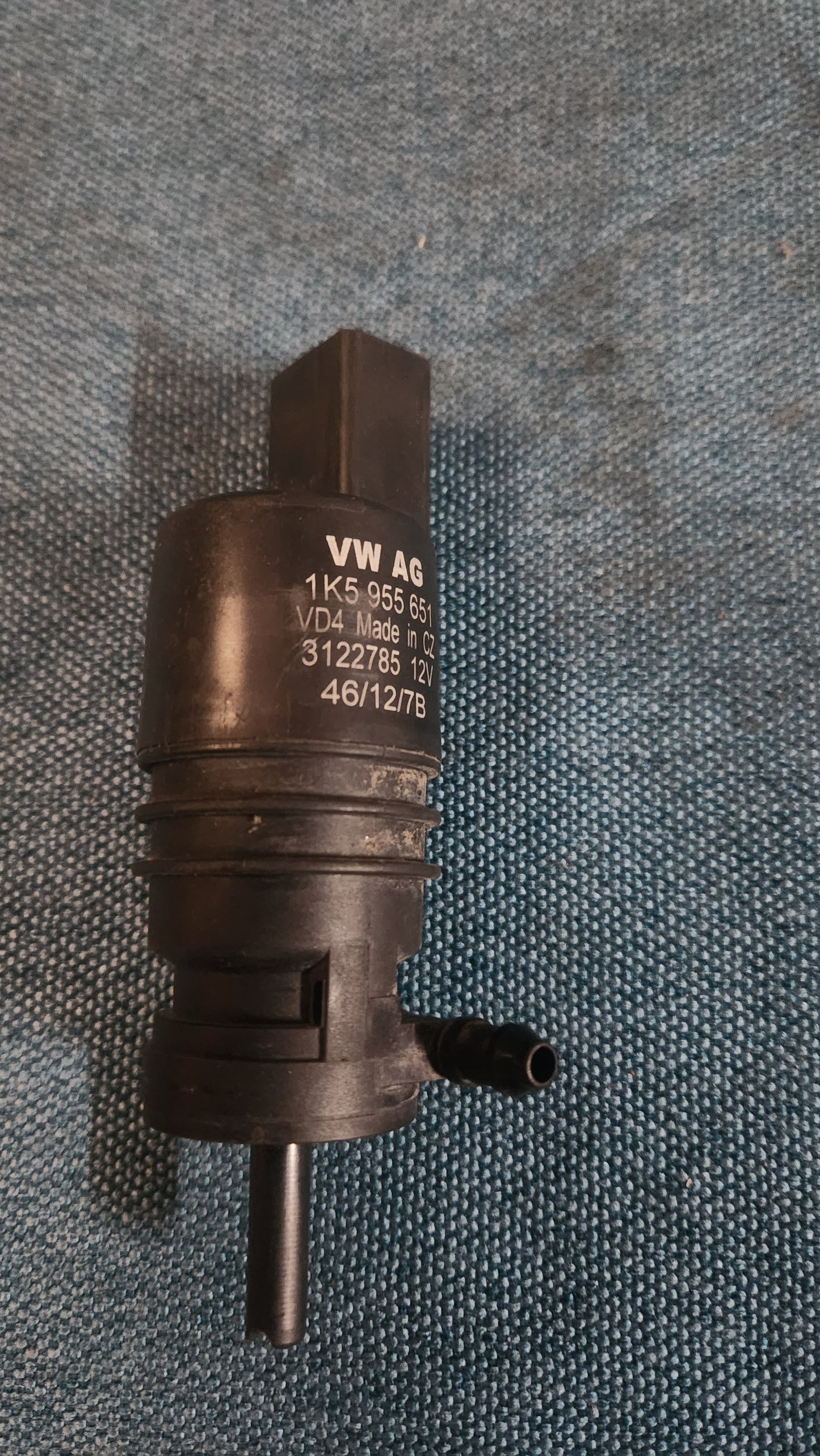 Scheibenwischwaschanlage Pumpe vorne Amarok/Beetle 5C/New Beetle/Caddy/2/3/4/Crafter/Eos/Golf 6/Passat/3B/BG/B6/B7/B8/T4/T5/T6 Bus/Audi A3/8V/8P/A4/B5/B6/B7/A5/B8/B9/A6/C5/C6/C7/C8/A8/D3/D4/TT/Skoda Super B 1K5955651 Gebraucht I6