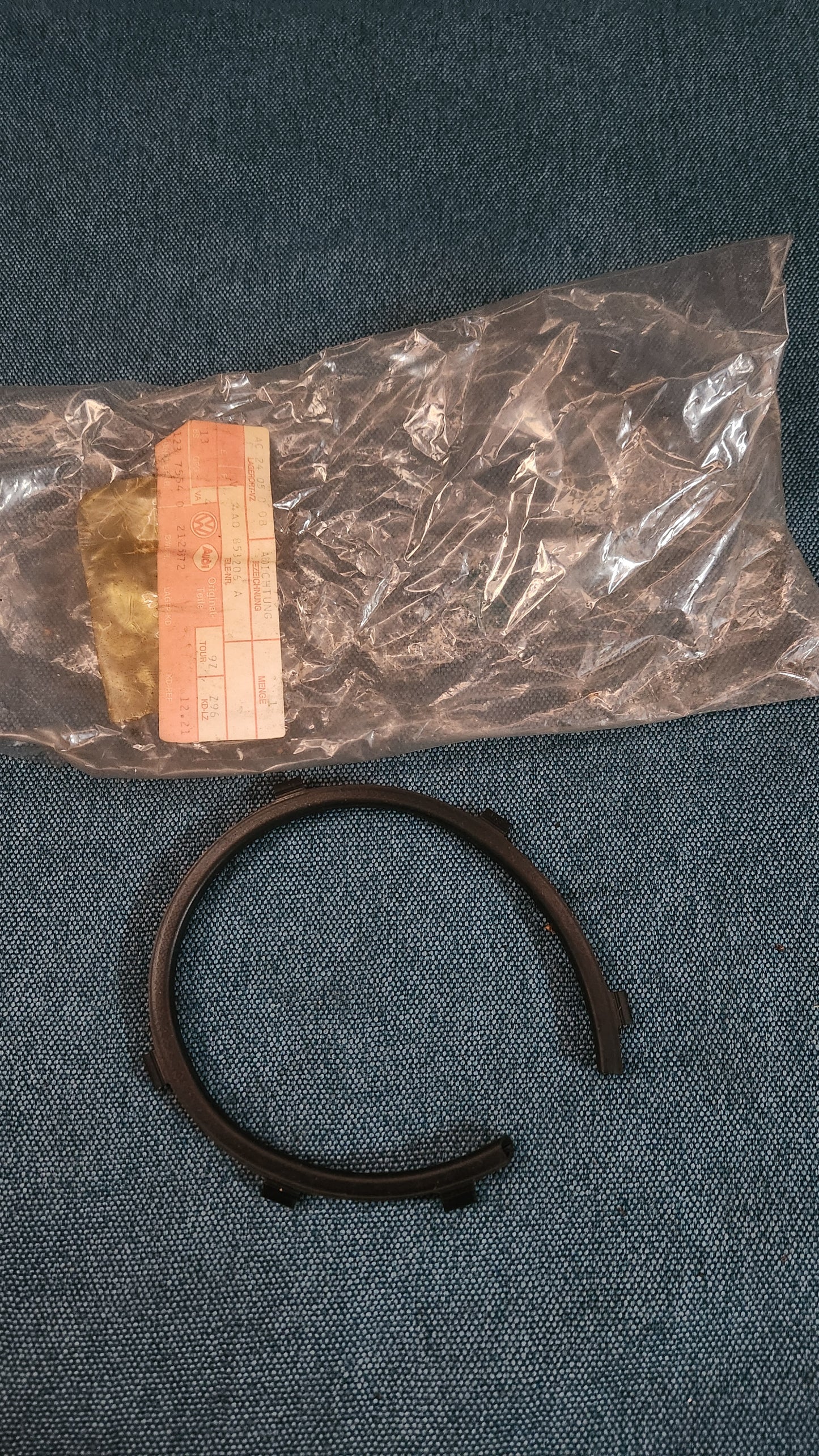 Audi 100/200 C4 Abdichtung rechts 4A0853206A Nos G6