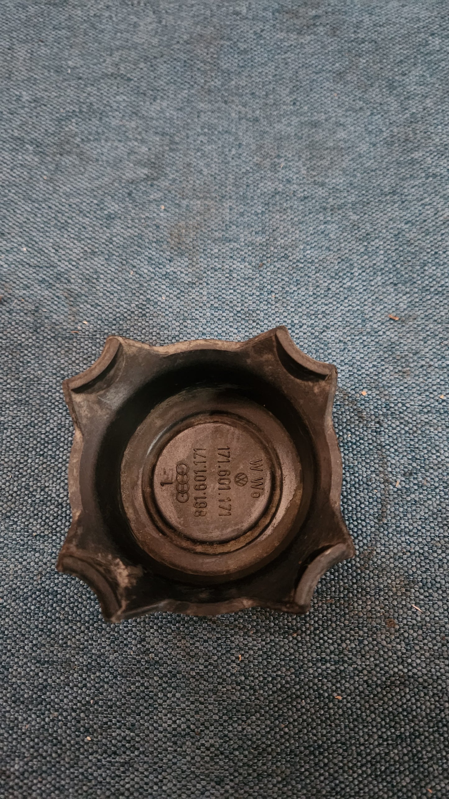 Nabendeckel Felgendeckel Audi 50 80 100 200/C1/C2/B1/B2 861601171 Gebraucht F2