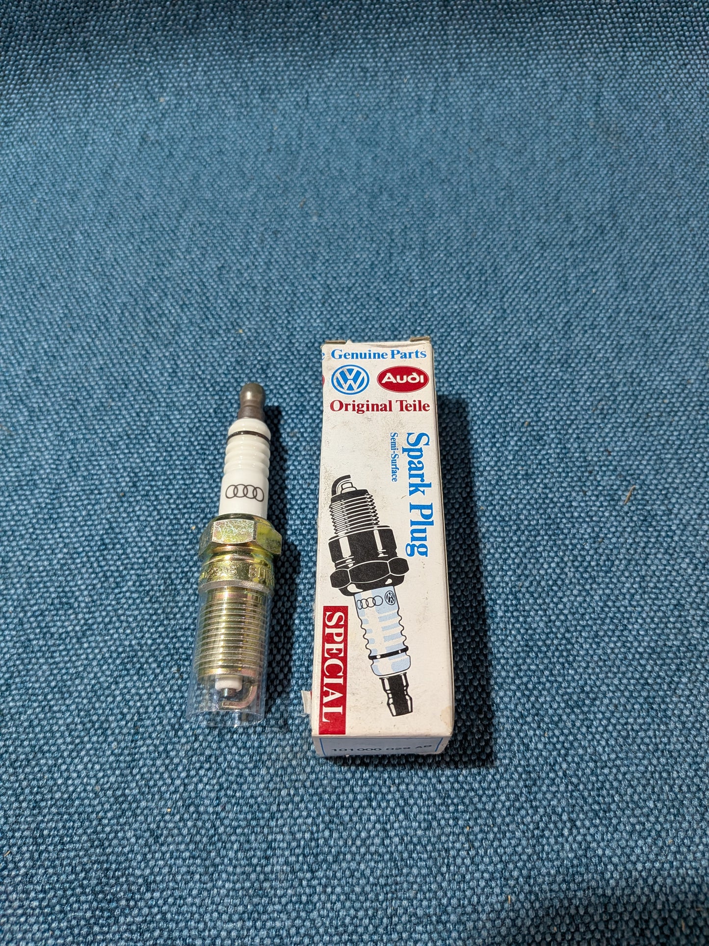 Zündkerze 101000029AB Audi 100/200/A6/C4/A8 4D2/V8 NOS A21