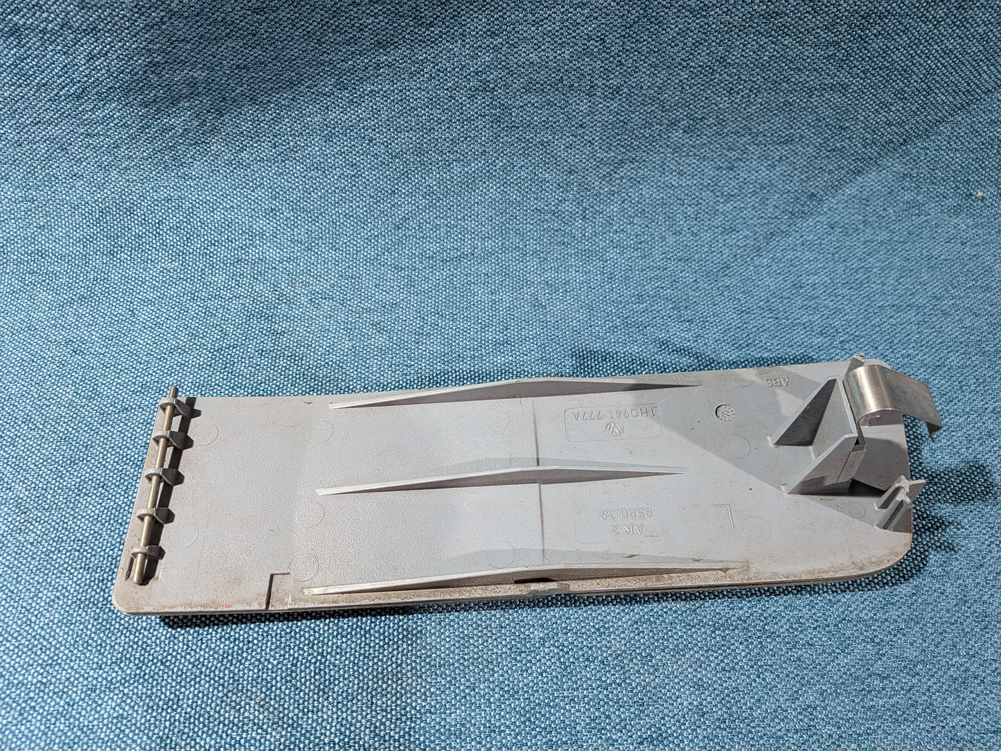 Fog light cover left Golf 3/Cabrio/Vento 1H0942777A Used A23