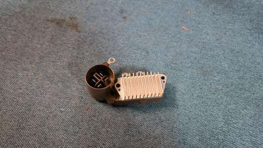 Honda Accord D4 126000-2020 Lichtmaschinenregler Nos A1