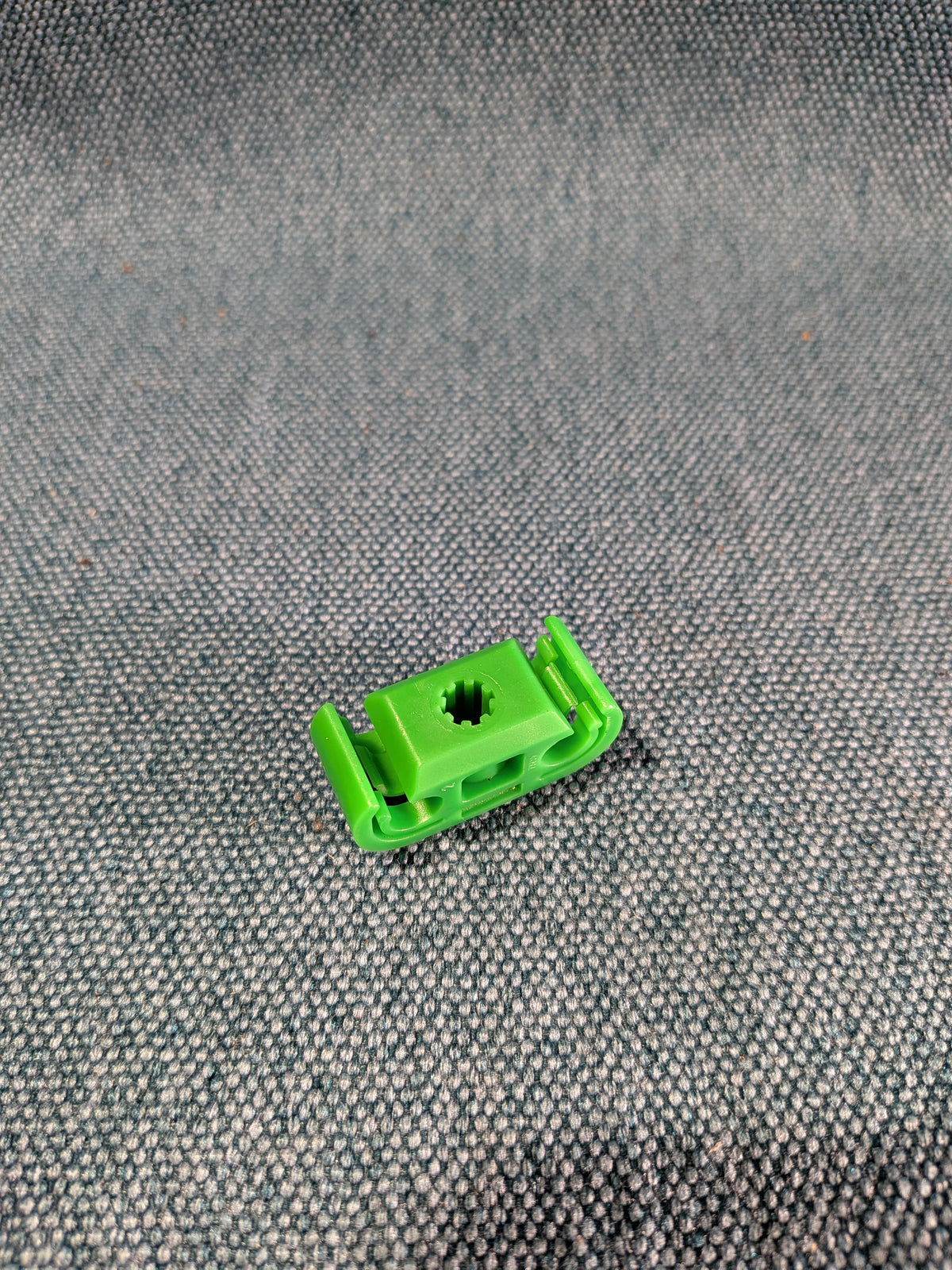 Clip für Bremsleitung Hinterachse Passat 3B/BG 8A0971847C NOS B7