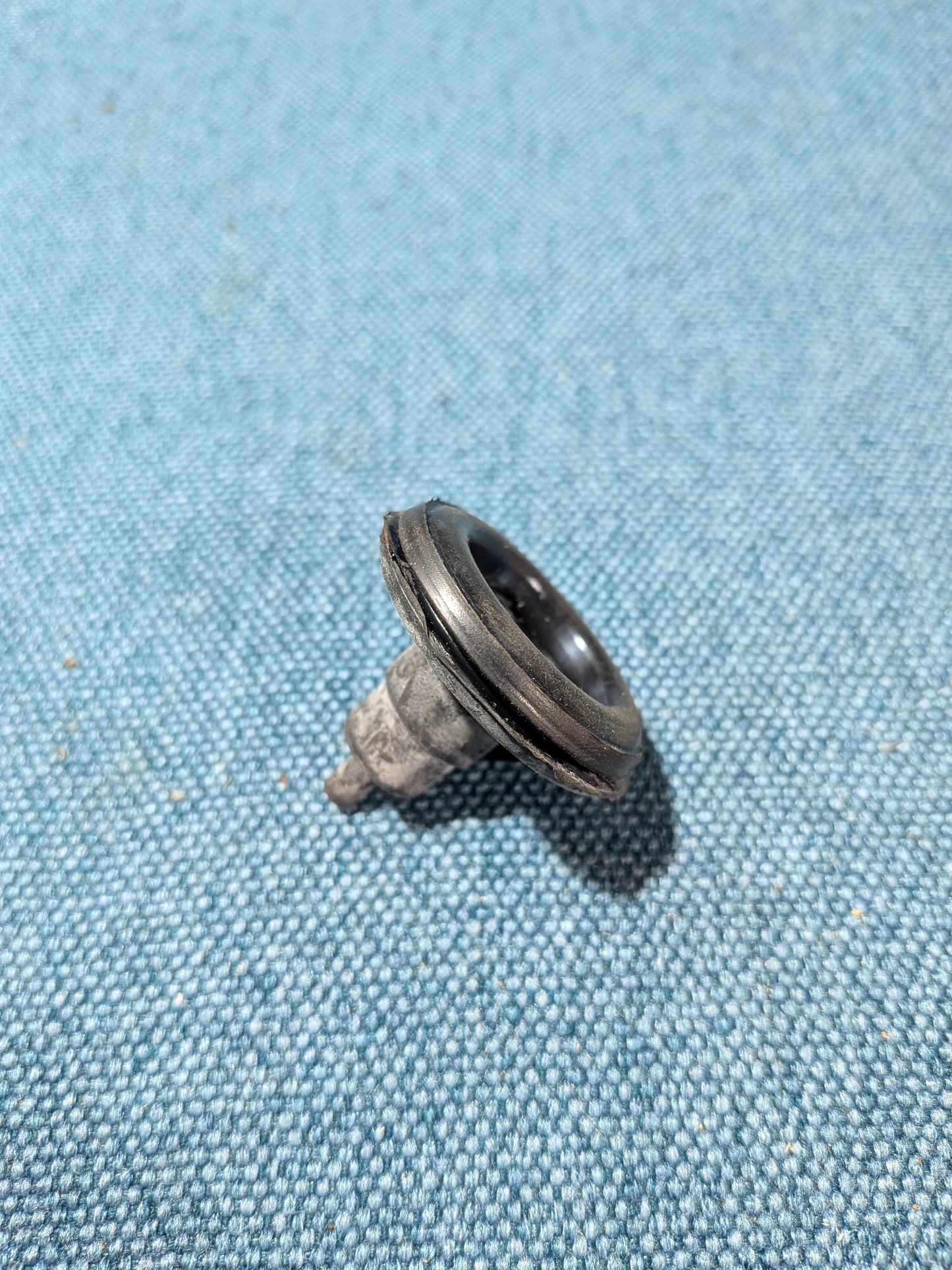 Grommet for Hood Latch Cable Audi 80 B4/100/A6/C4/A4 B5/S6/RS2/S2 839823591A NOS A6