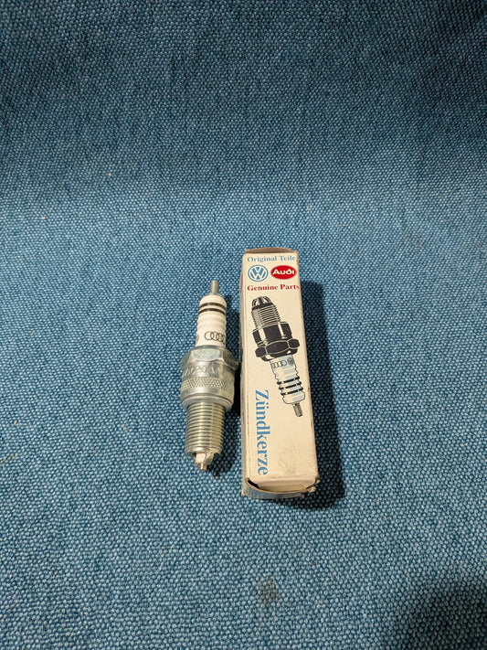 Spark Plug 101000026AA T3/T4 Bus/Golf/Jetta/1/2/3/Vento/Scirocco2/Santana/Derby/Passat/B2/B3/B4/Polo/1/86C/6N/LT1/Corrado/Caddy/14D/2 9KV/Audi 80/90/B2/B3/B4/100/200/C2/C3/C4/A6 C4 NOS A21