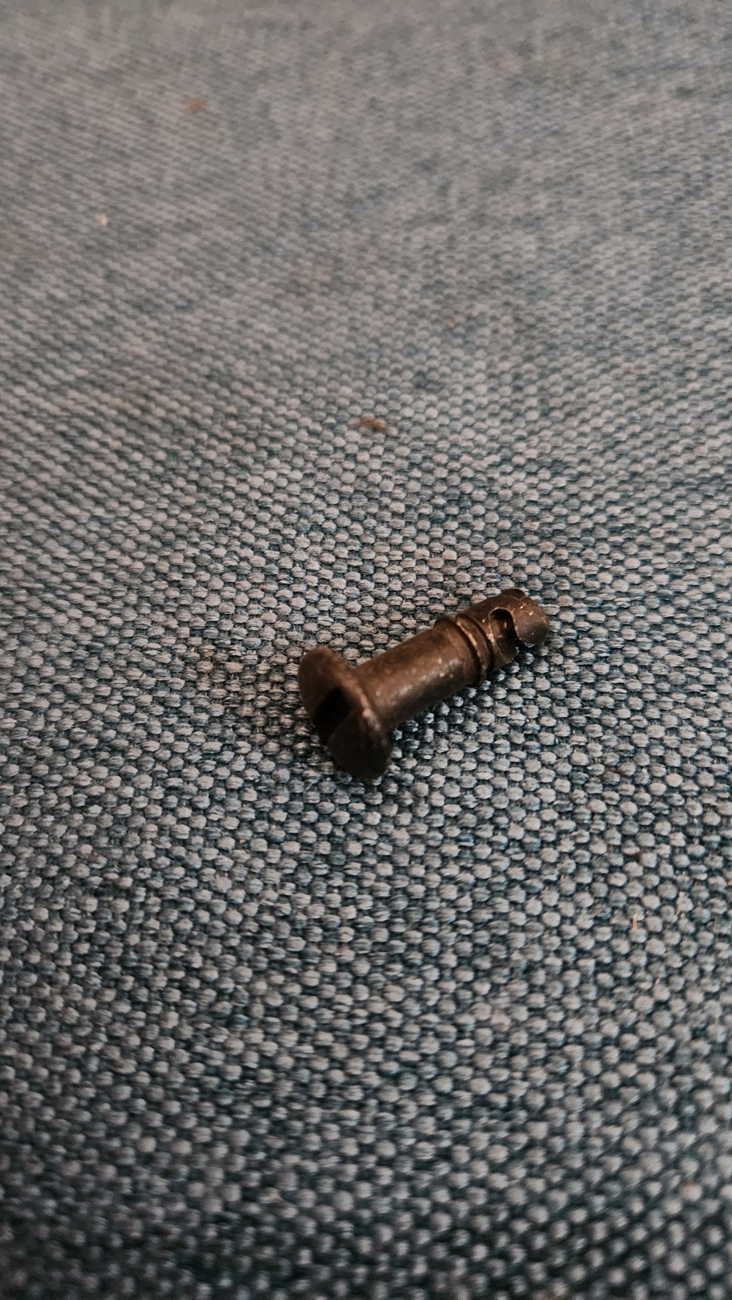 Klemmstift/Schraube Unterfahrschutz Audi 80/90/B3/B4/100/200/C3/C4/A8 D2 4A0805121B Nos M2