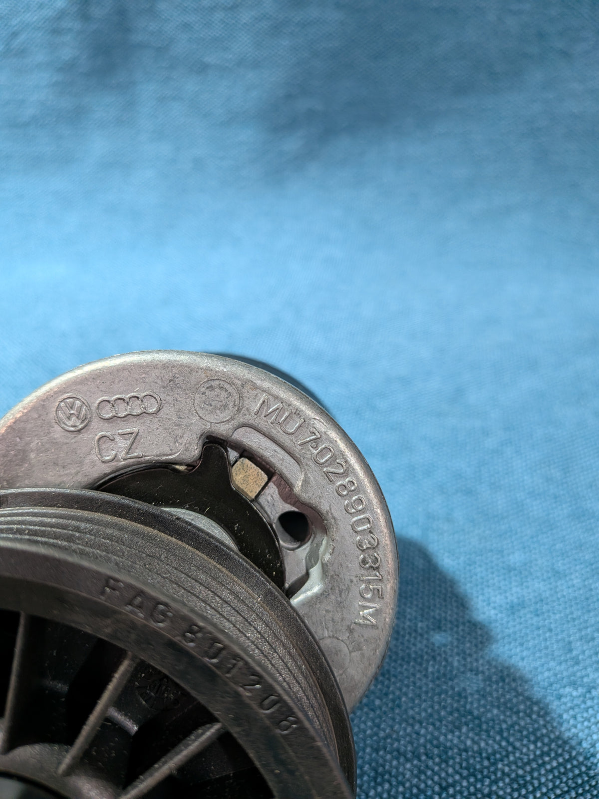 Ribbed V-belt tensioner alternator Passat 3B/BG/Audi A4 B5/A6 C5 7028903315M NOS A22