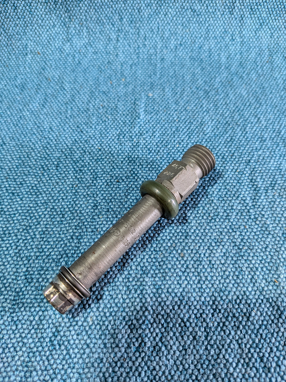 Fuel injector for K-Jetronic M12x1.5 Caddy14D/Golf/Jetta/1/2/Passat B2/Scirocco 2/Audi 80/90/B2/100/200/C2/C3 026133551 Used B8