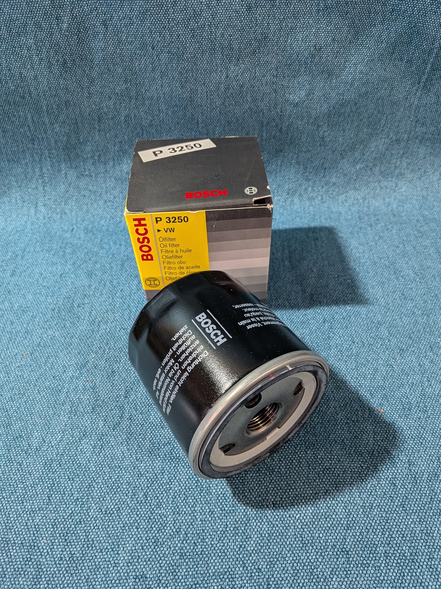 Oil filter Bosch P3250 Golf/3/4/5/Vento/Bora/Caddy/2 9KV/3/Fox/Polo/86C/6N/9N/Audi A2 0451103250 NOS/New A26