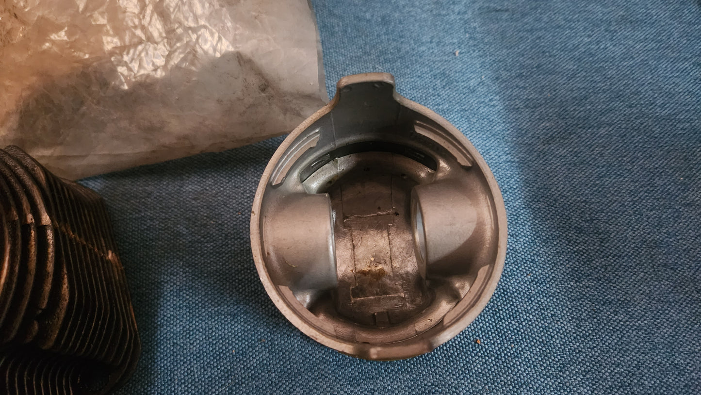 Porsche 911 Zylinder Kolben 90110390306 Nos E7