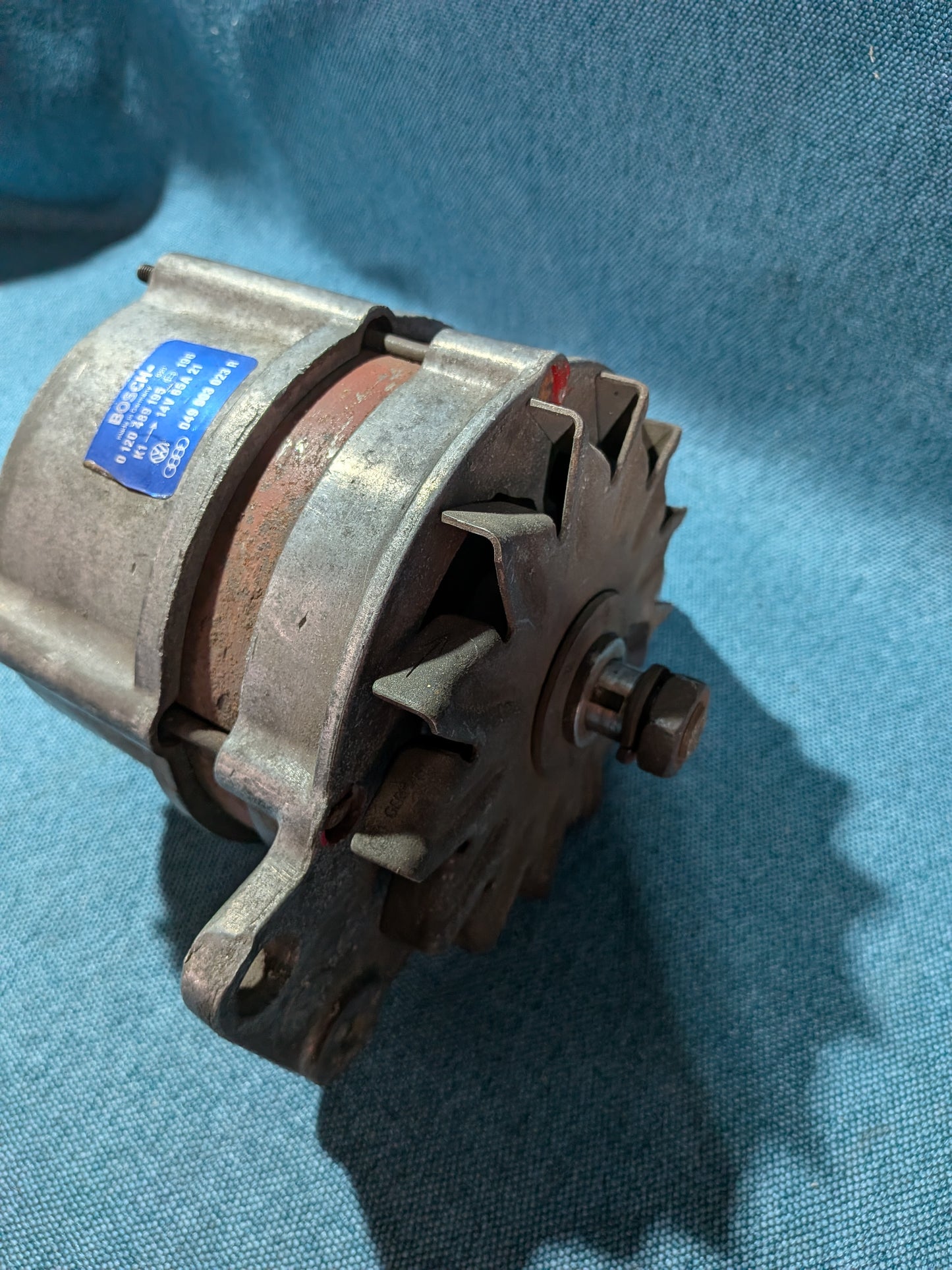 Lichtmaschine Golf/Jetta/Scirocco/1/2/Caddy14D/LT1/Passat/B1/B2/T2/T3 Bus/Audi 80/90/B2/100/200/C2/C3 049903023R Gebraucht A17