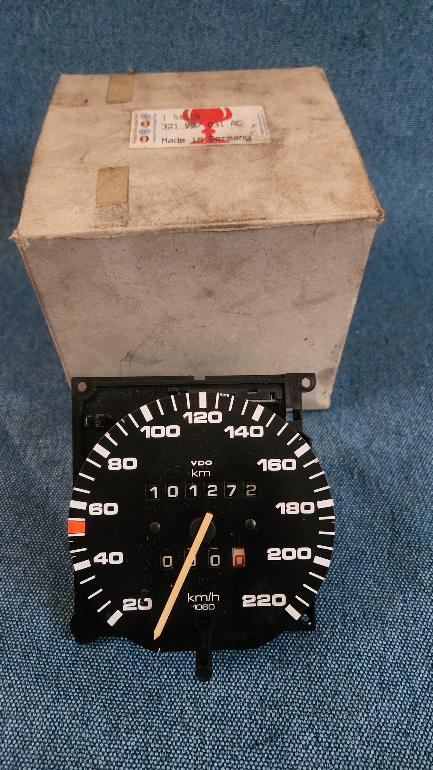 Tacho mit Wegstreckenzähler Passat 32B B2 5 Zylinder 321957031AC Gebraucht F1