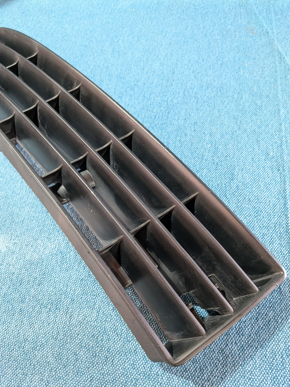 Stousstangegitter riets Audi/A6/C4 4A0807346 NOS F5