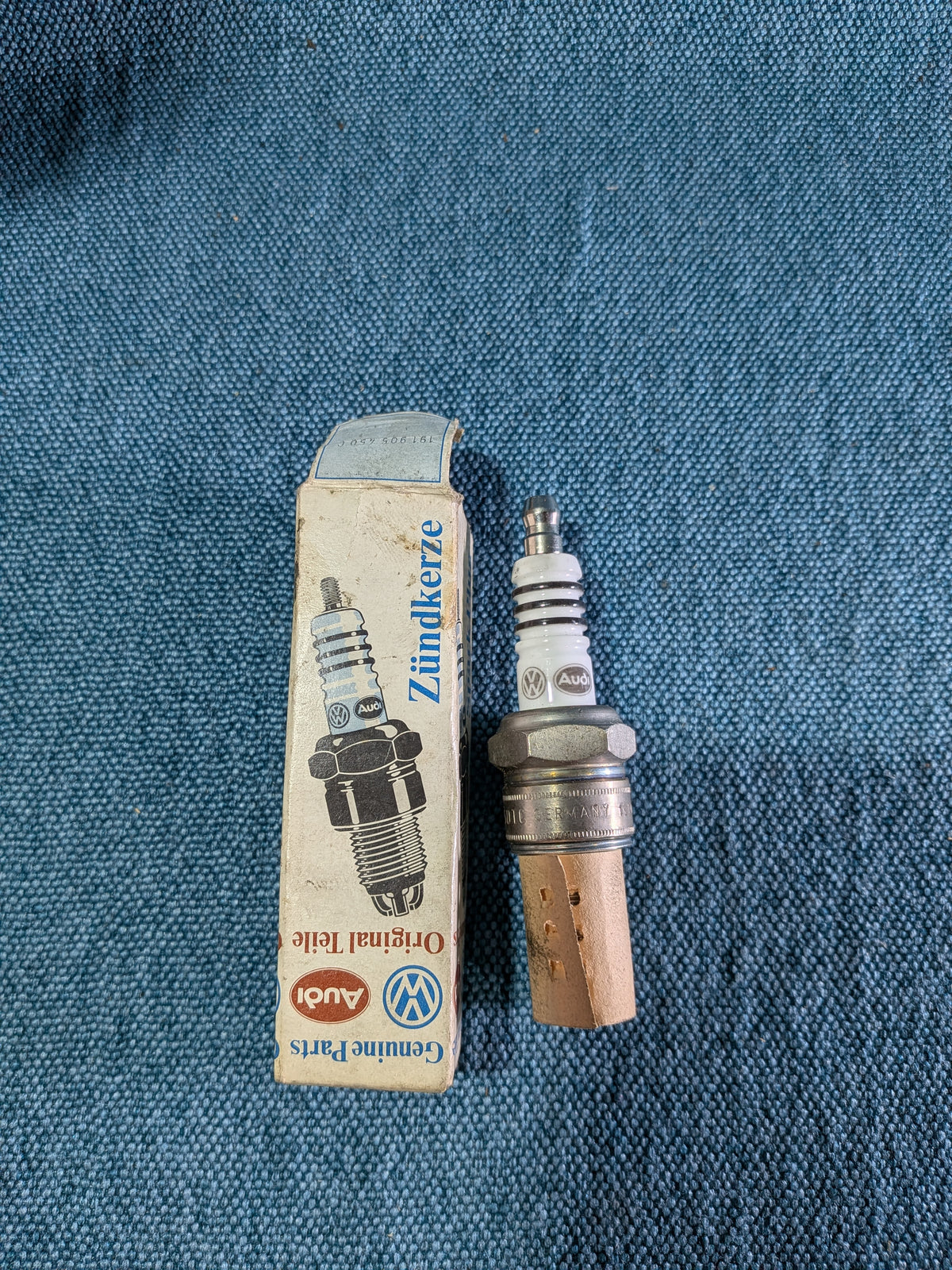 Zündkerze VW/Audi Golf/Jetta/1/2/Iltis/Santana/Scirocco/1/2/LT1/Passat/B1/B2/B3/B4/Polo/86C/6N/Golf 3/Vento/T3/T4 Bus/Corrado/Caddy/14D/2 9KV/Audi 50/80/90/B1/B2/B3/B4/100/200/C1/C2/C3/C4/A6 C4/Quattro 191905450C NOS A21