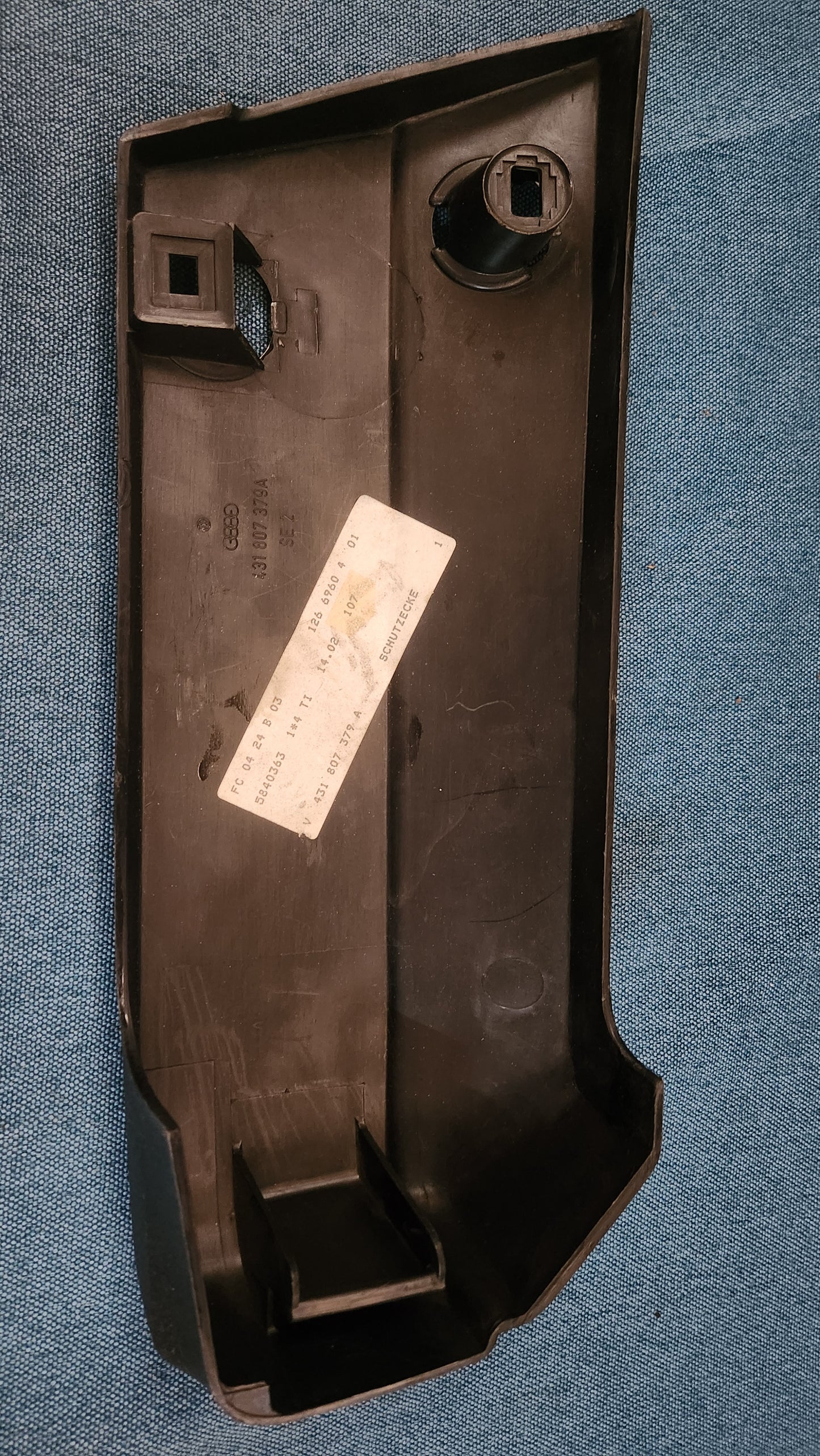 Protective Corner Left Audi 100 C2 431807379A NOS N2