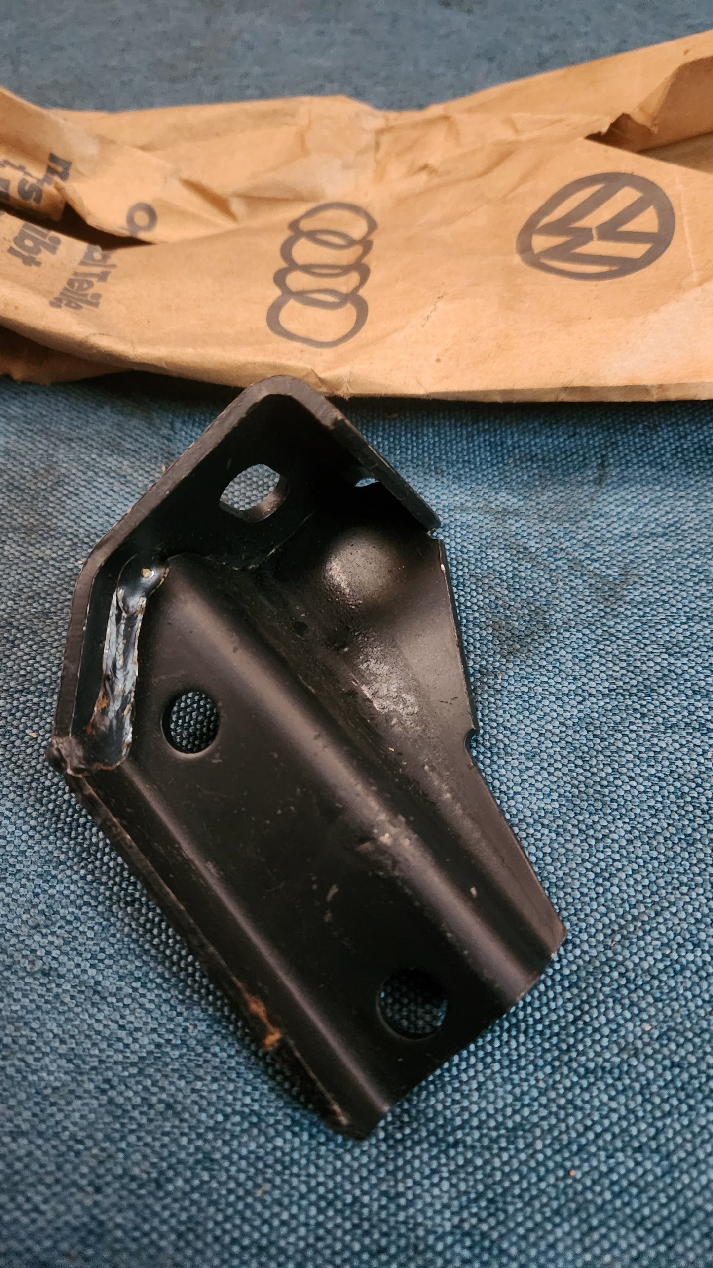 Audi 80 B1 Passat B1 Getriebehalter 80339911F Nos E9