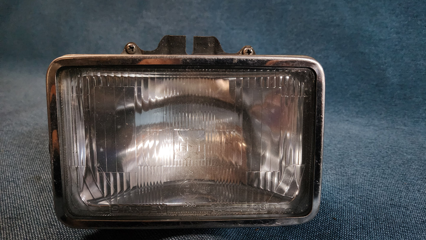 Scheinwerfer Mitsubishi Sapporo MB083585 Mazda 323 BG