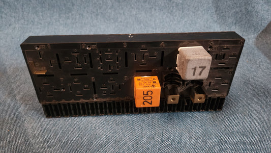 Sicherungskasten Audi 80/90/B3/B4/100/200/C3/C4 443941822A Gebraucht F1