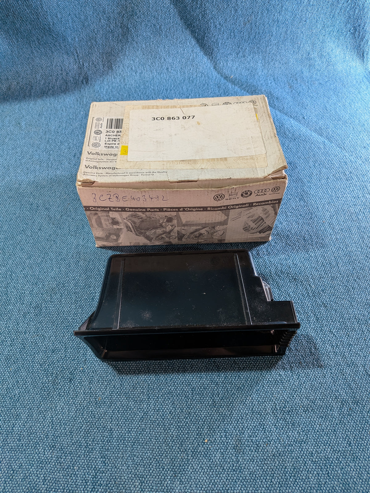 Aschenbecher Passat/B6/B7 3C0863077 NOS F5