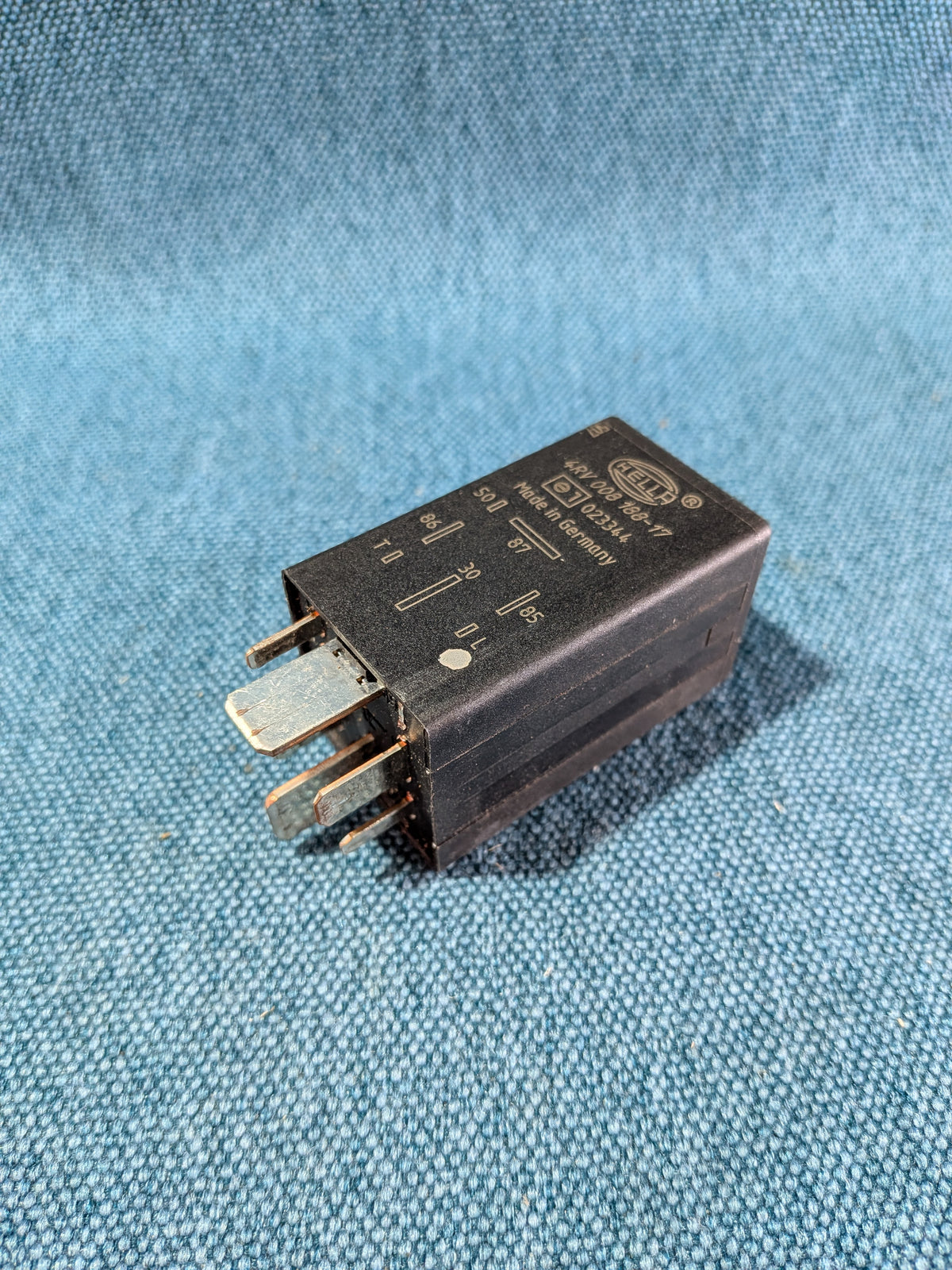 Hella Glow Plug Relay 4RV00818817 Caddy 14D/Golf/Jetta/1/2/LT1/Passat/B1/B2/B3/Polo 86C/T3/T4 Bus/Audi 80/90/B2/B3/100/200/C2/C3/C4 171911261A Used E12