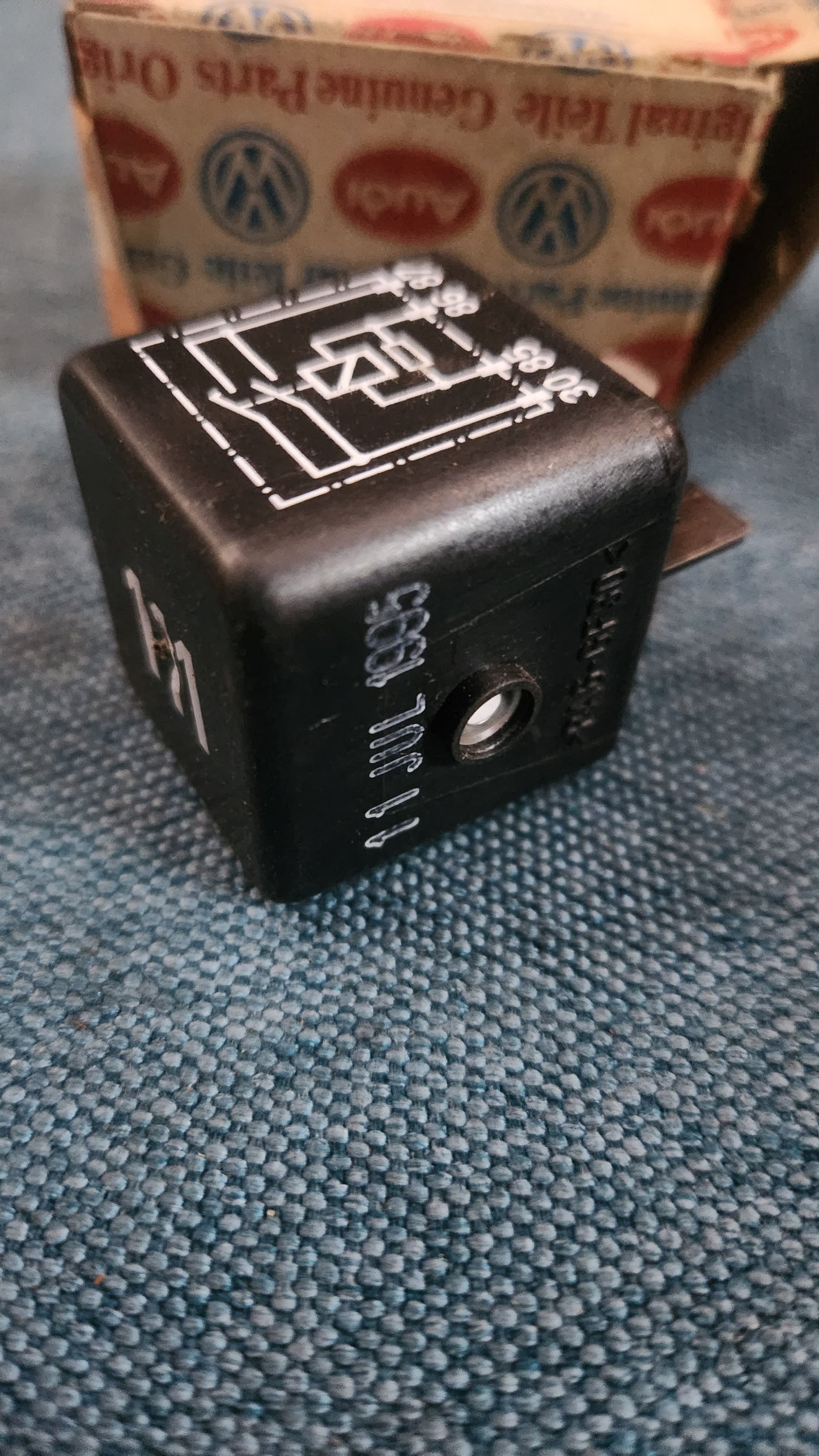 Relais 111 Kühlerlüfter Kraftstoffpumpe Audi80/90/B2/B3/PassatB3/B4/Golf/Jetta/2 357906381B Nos J5
