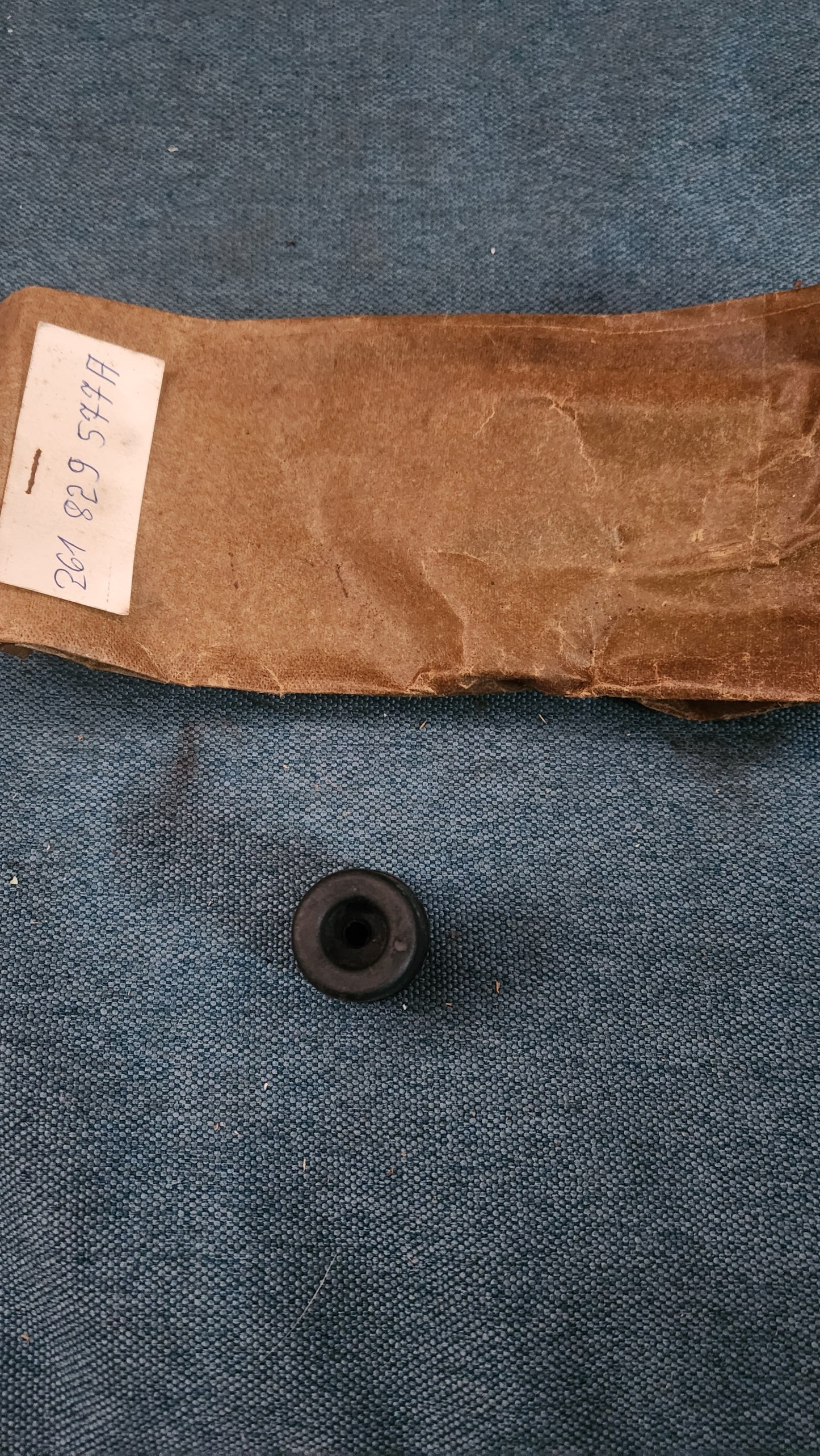 Stopper für Ladewand Gummi T1/T2 261829577A Nos S4