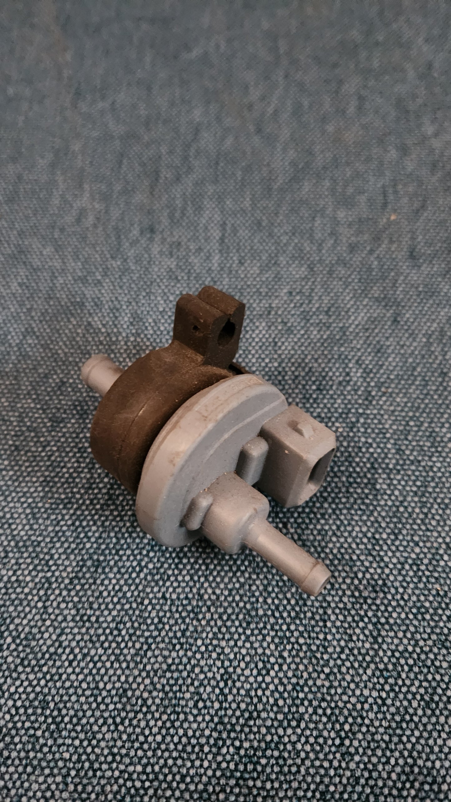 Vacuum Pump Tank Ventilation with Retaining Rubber Corrado/Golf 3/Vento/Passat B4/Polo 6N/Audi 80/90/B3/B4/100/200/C3/C4/V8/A6 C4 0280142155 Nos L7