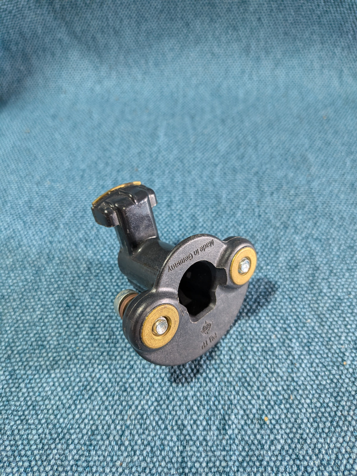 Distributor Rotor Bosch 1234332381 Opel/Ascona C/Astra F/Calibra A/Frontera A/Kadett E/Omega/A/B/Vectra A 90442381 NOS/New B7