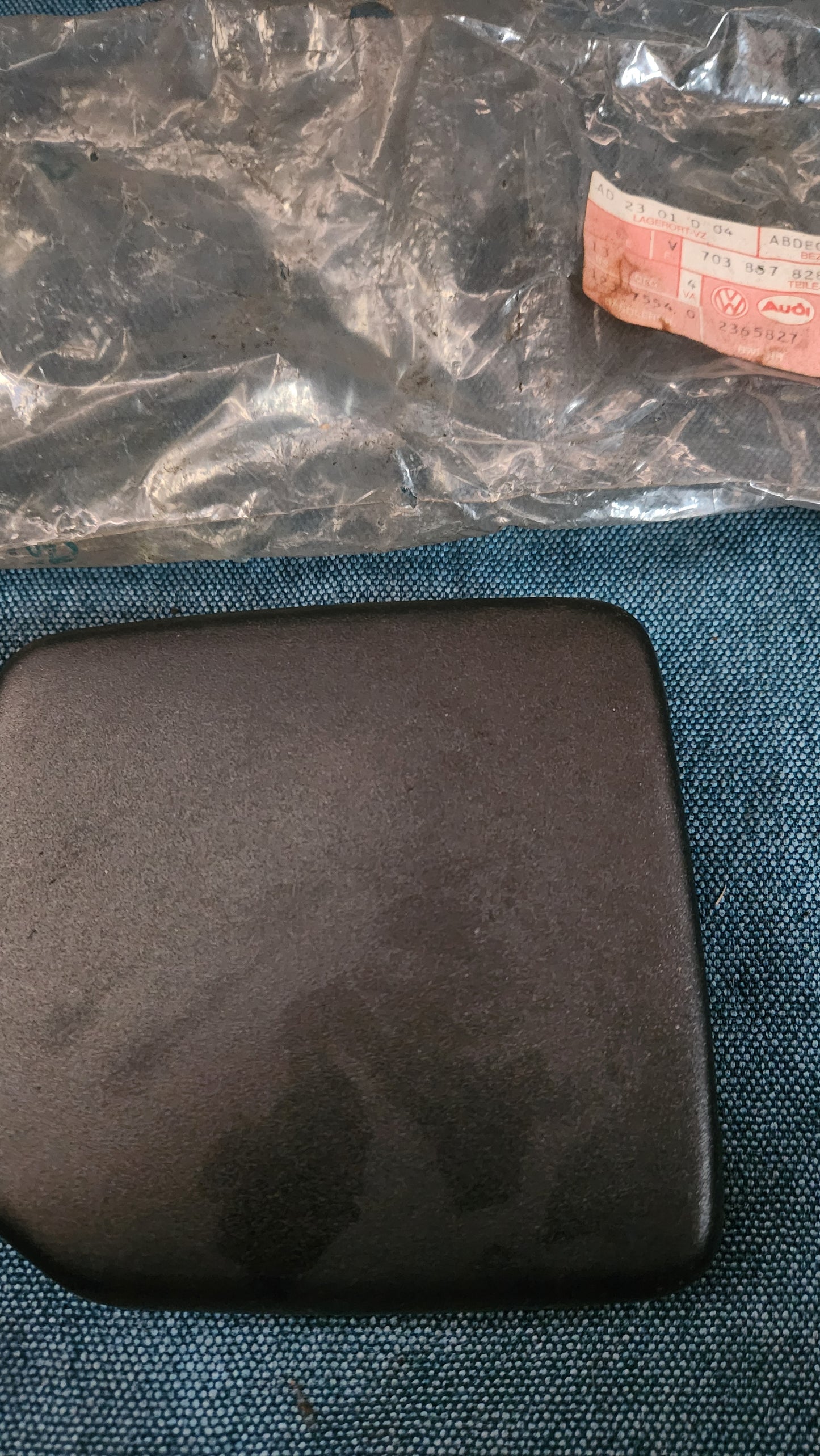 T4 Bus Gurtabdeckung 703857828 Nos G7