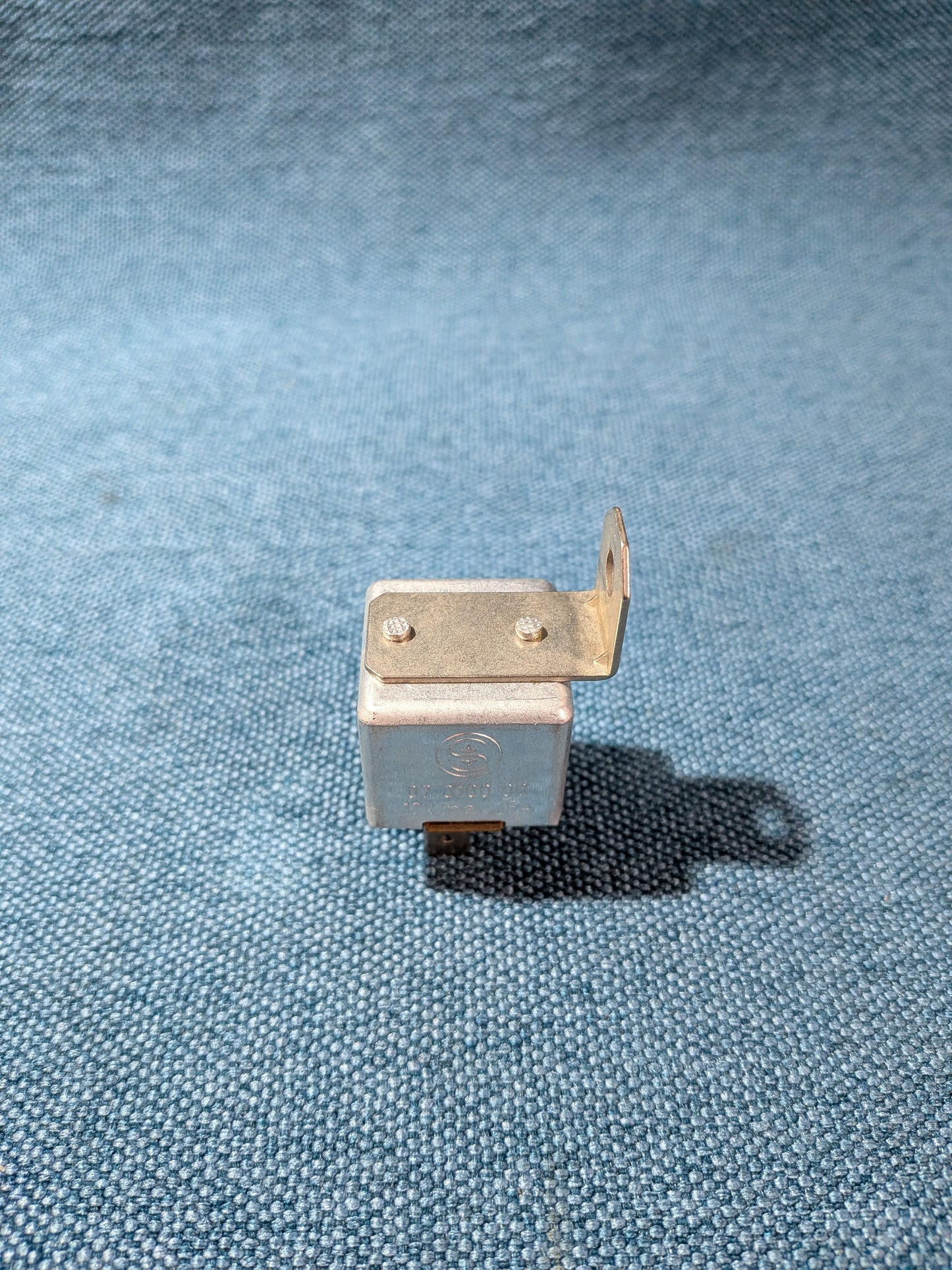 Rear window defroster relay Beetle/Type/T2 Bus/Karmann Ghia 311906061C NOS S6