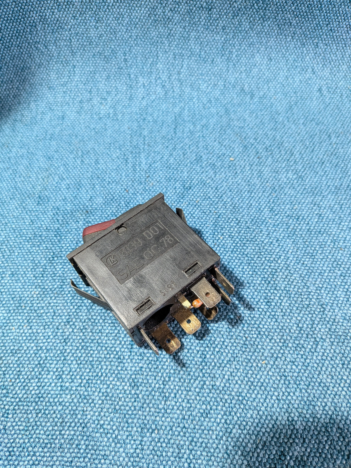 Hazard warning light switch Golf/Jetta/1/Scirocco/1/2/LT1/Passat/B1/B2/Polo 86C/T3 Bus/Caddy14D 161953235A Used K2