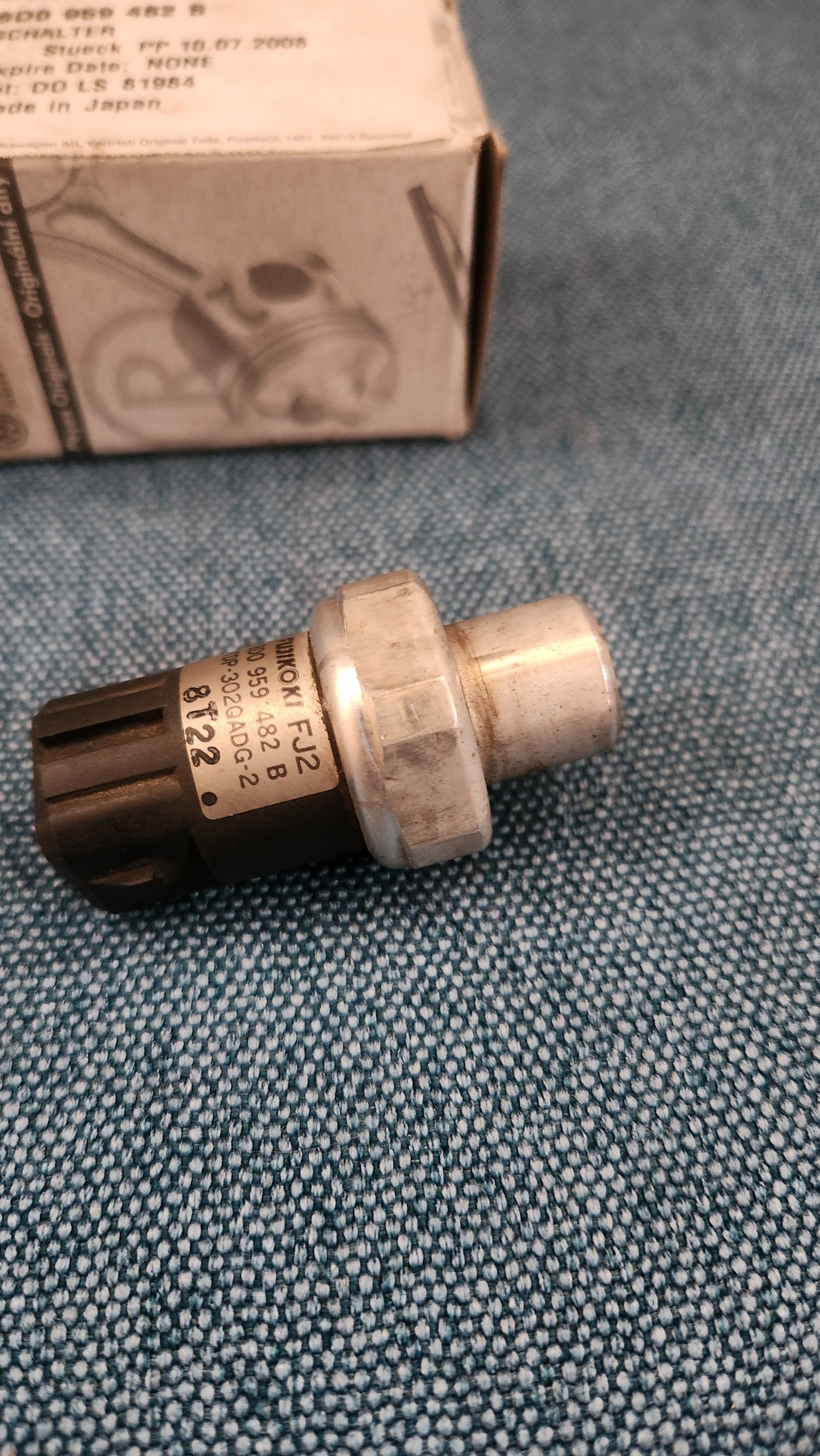 Pressure switch air conditioning Passat 3B/BG/3B6/Audi A4 B5/A6 C5/A8 4D2 8D0959482B Used M6