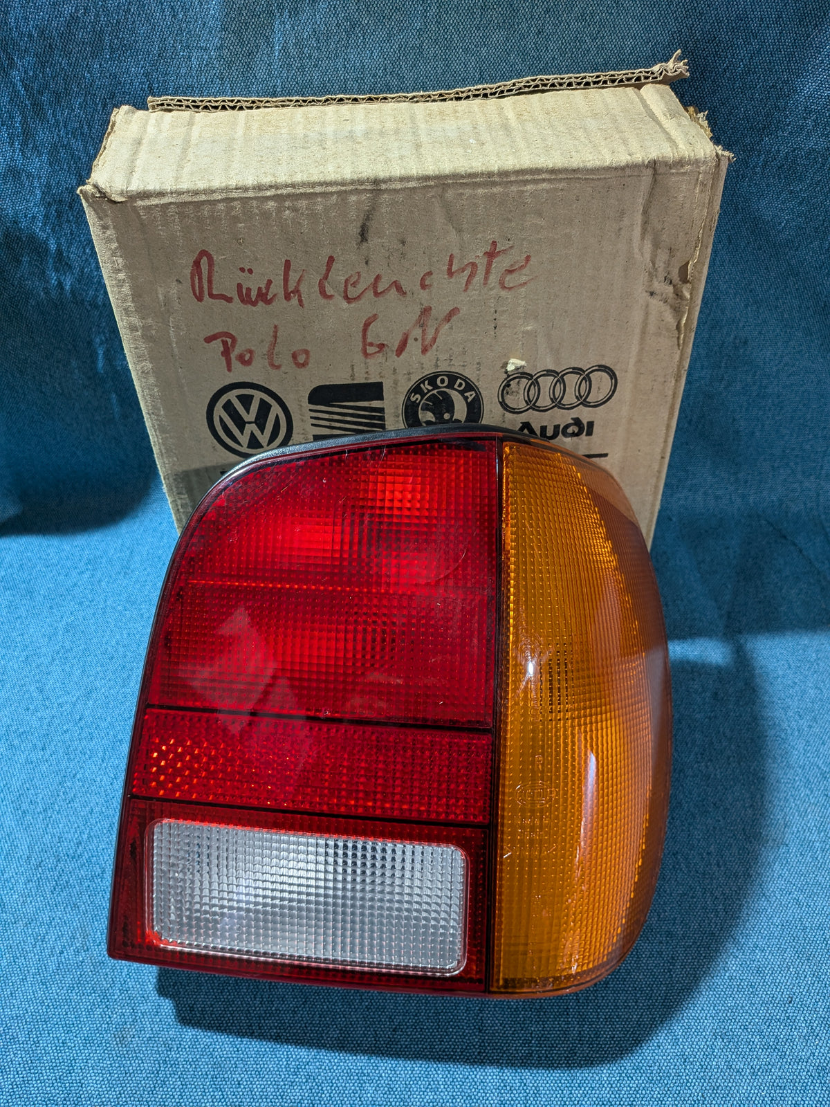 Rückleuchte Polo 6N 6N0945096 NOS B11
