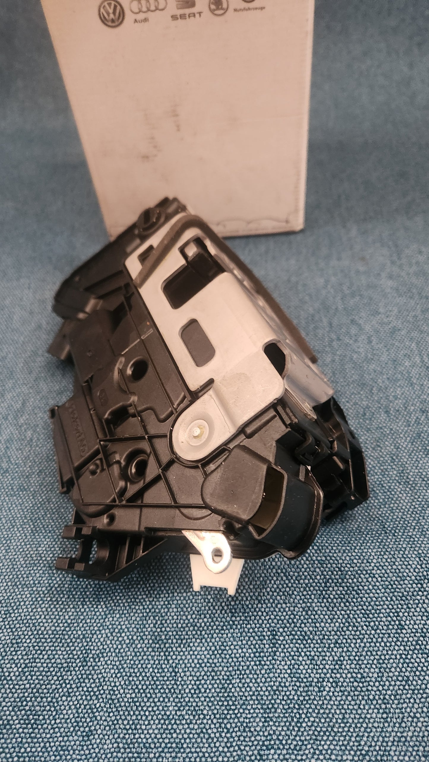 Door Lock Seat Ibiza 6P1/Skoda Fabia/Tiguan 6J0839016K Nos M5