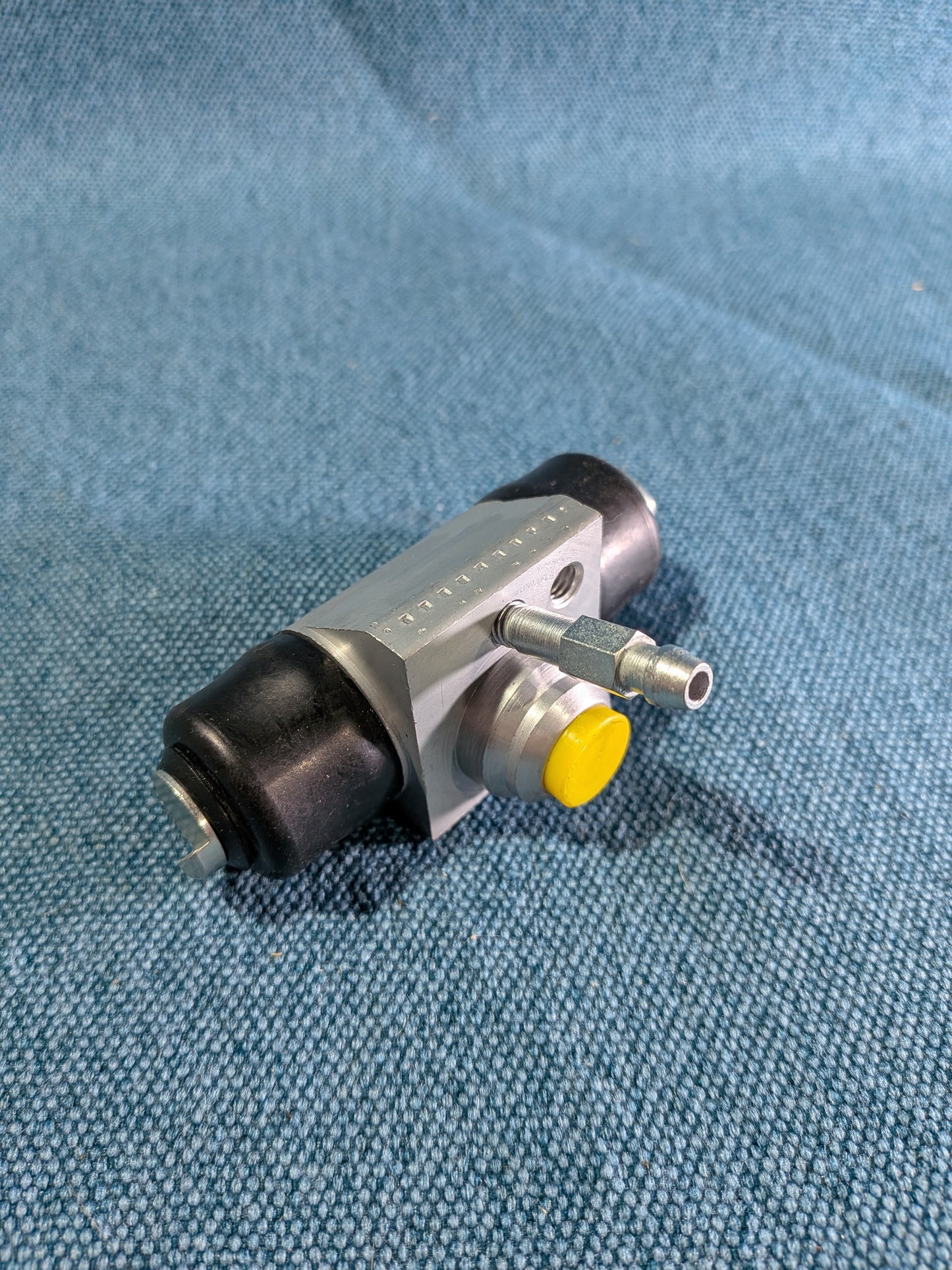 Rear wheel brake cylinder for vehicles without load-sensitive brake force regulator Golf/Jetta/1/2/Passat/B1/B2/Polo 1/Scirocco/1/2 171611051B NOS/New C7