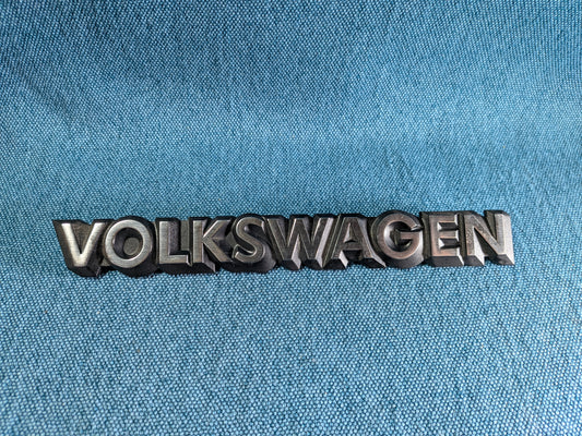 Volkswagen Schriftzug Emblem Golf/Jetta/2/Derby/Golf 1 Cabrio/Passat B2/Scirocco 2/Santana 321853685C Gebraucht B10