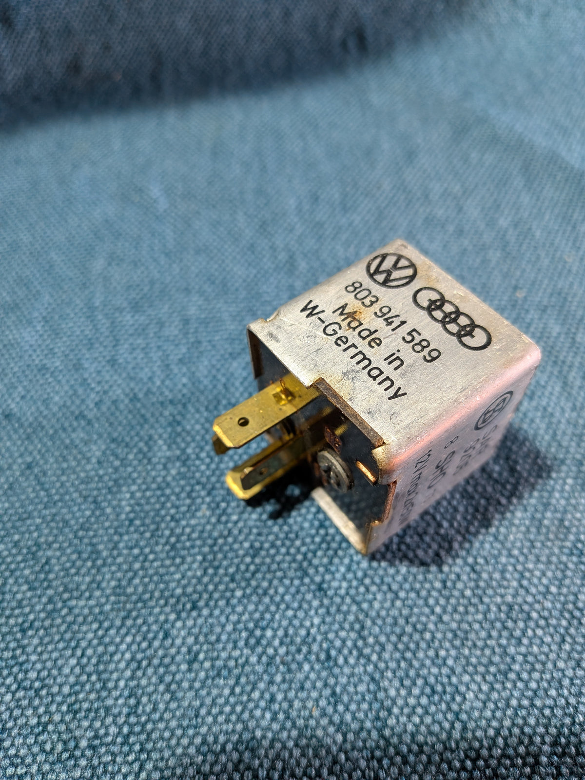 Headlight relay Porsche 911/Audi/80 B1/100/C1/C2/Beetle/Karmann Ghia/T1/T2 Bus 803941589 Used B16