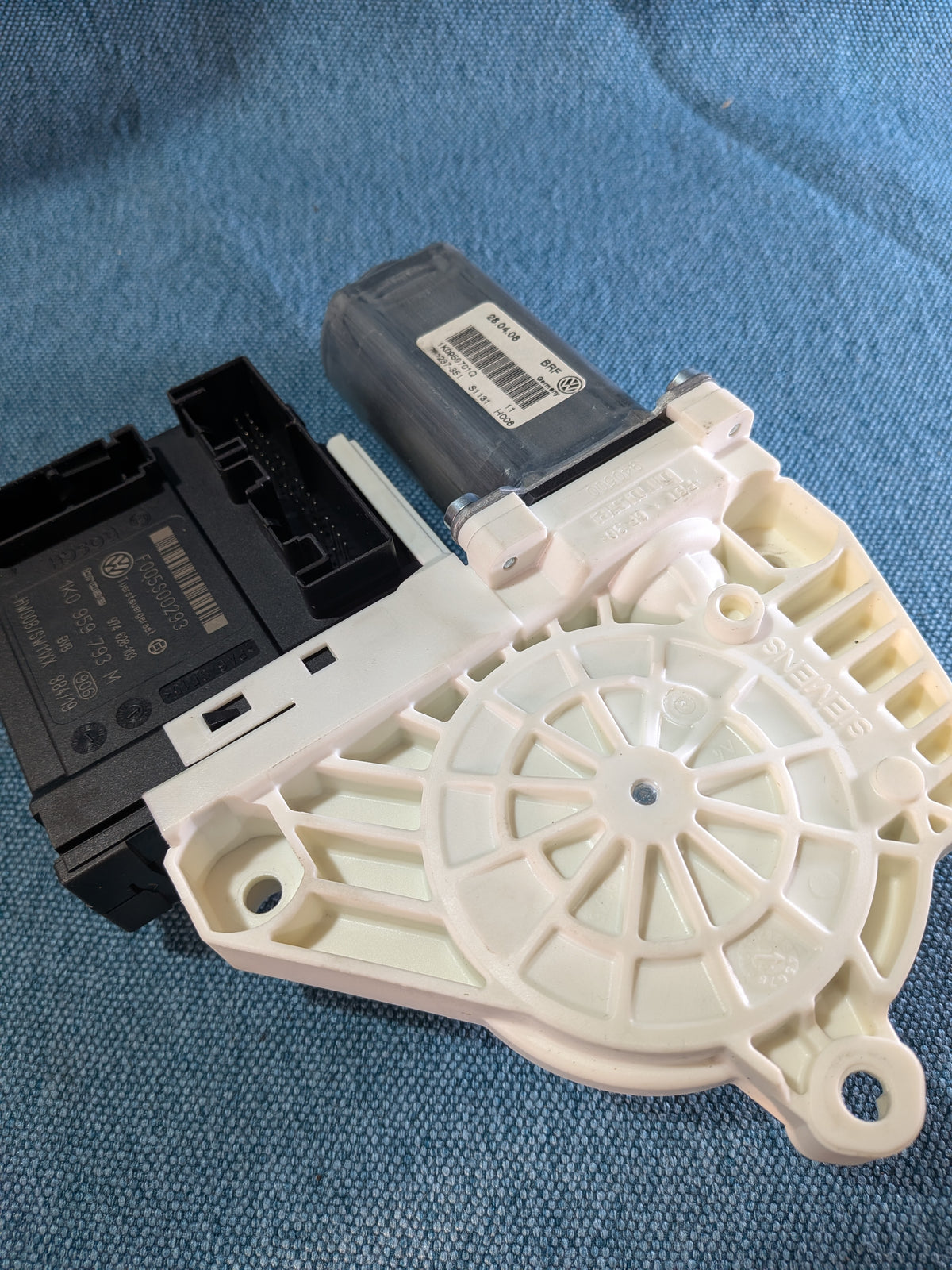 Fënsterhiewermotor viru lénks Passat B6/Golf 5/6/Jetta 3 1K0959701Q/Z4F NOS M5
