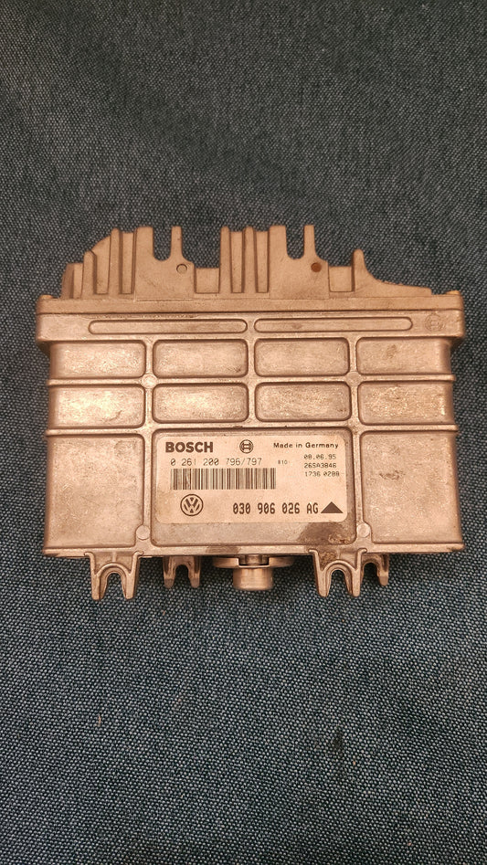 Engine control unit Polo 86C 1.0L 030906026AG Used M4