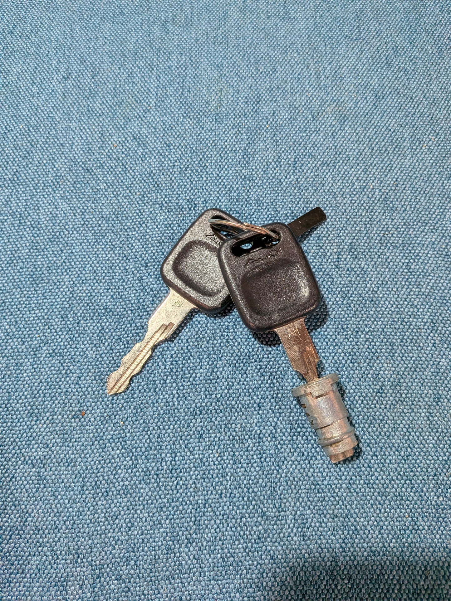 Schließzylinder mit 2 Schlüssel AH Profil Audi 80/90/B4/100/200/C3 443857113 NOS A6