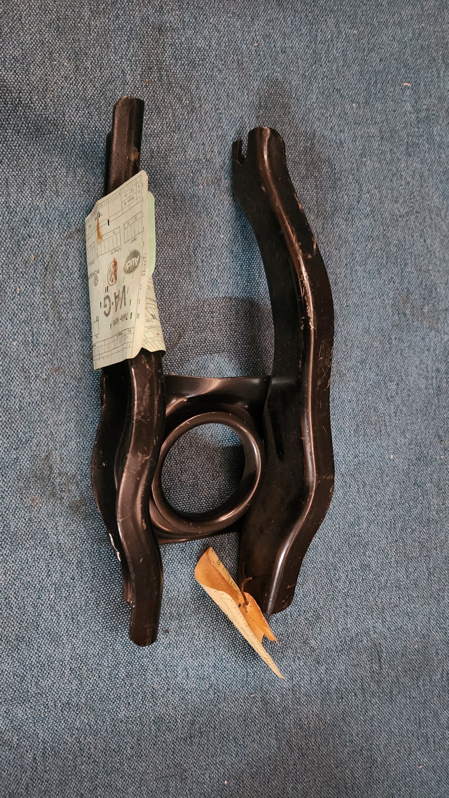 Audi 100 C1 Quertraverse für Getriebe  Halter 803399261A Nos E9
