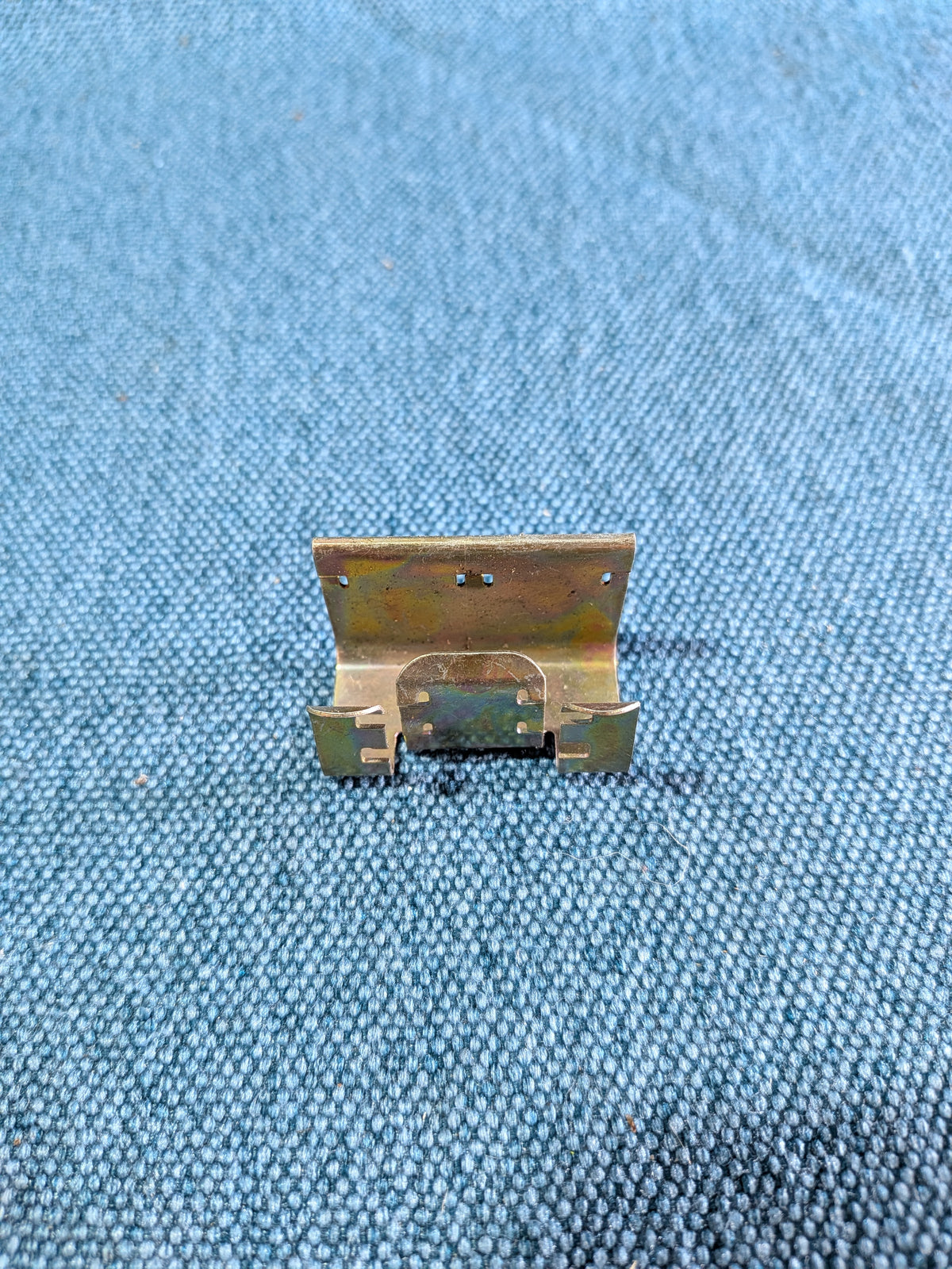 Klemme Passat/35I/B3 57853582 NOS B8