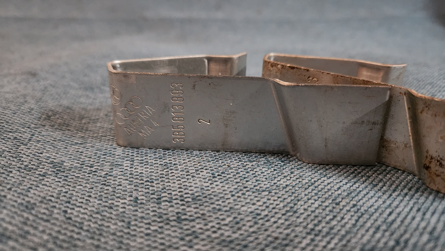 Passat 3B/BG bumper bracket 3B5813894 Nos A2