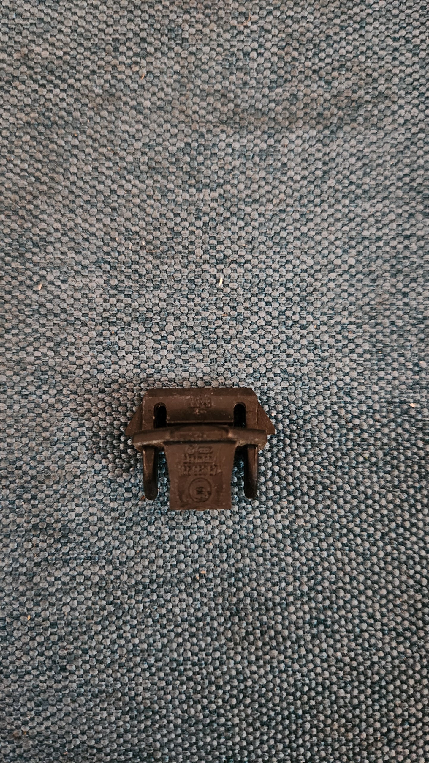 Clip für Kühlergrill Golf/Jetta2 165853674 Nos I9/K7
