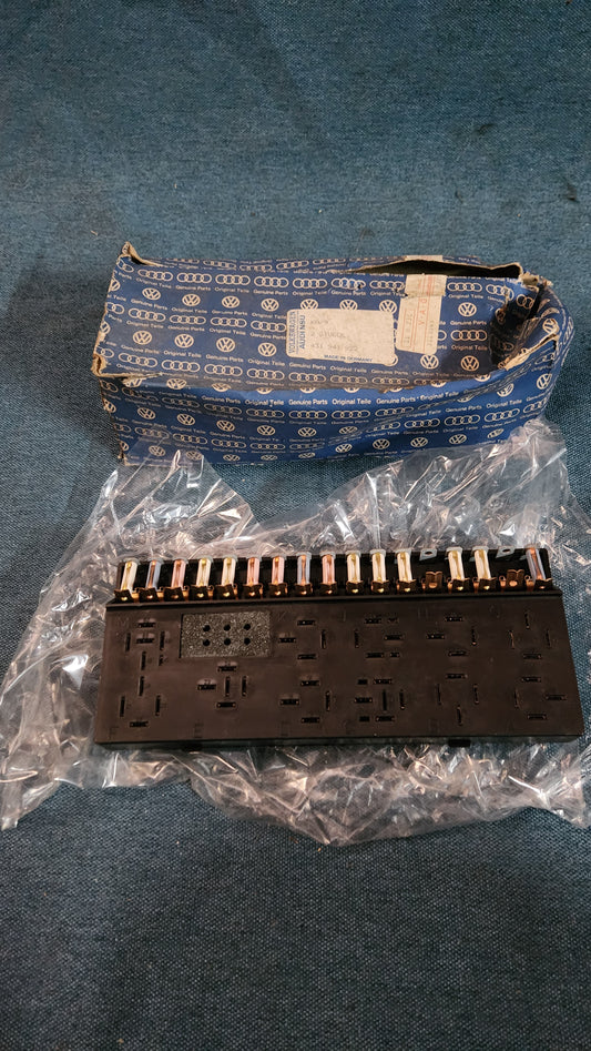Audi 100 C2 Sicherungskasten ZE 431941822 Nos E5