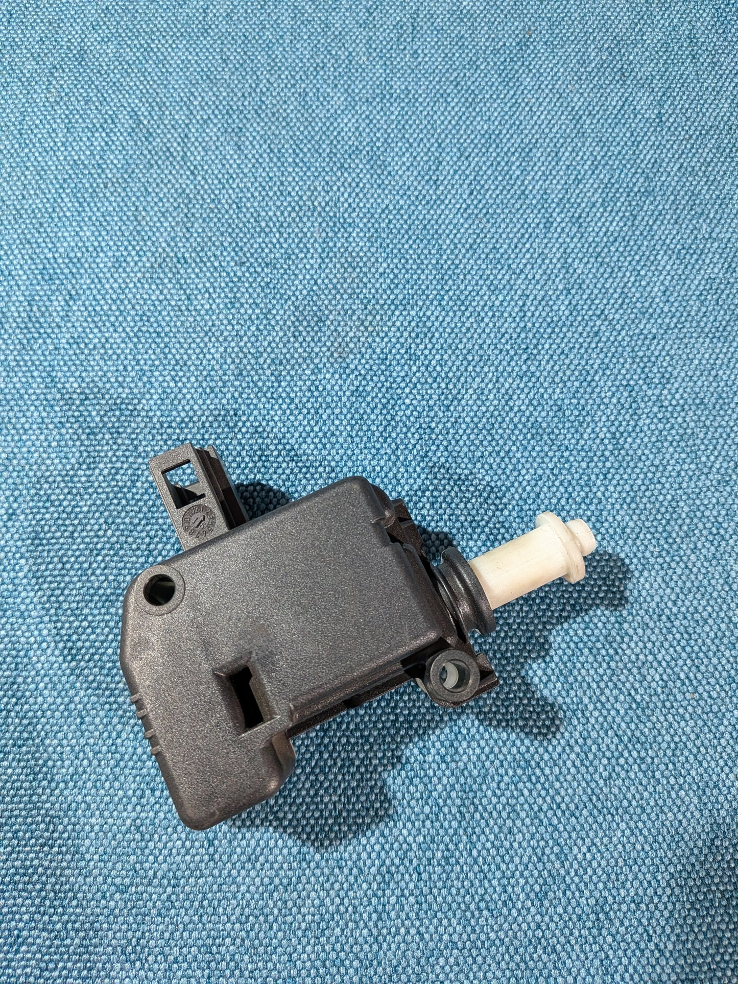 Stellmotor ZV Hella Audi TT/Passat 3B/BG/Golf 4 1K5959782 Gebraucht A13