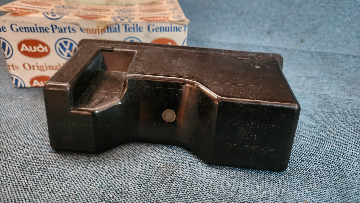 Audi 100/200 C3 Typ44 quattro Aschenbecher 4431857951D Nos A3