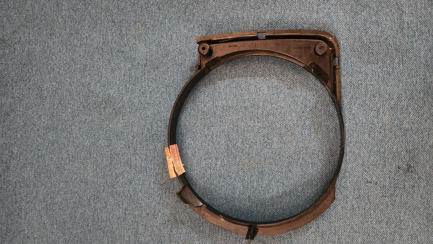Kühlergrill Ecke Golf1/Caddy14D 147853656 Nos K5