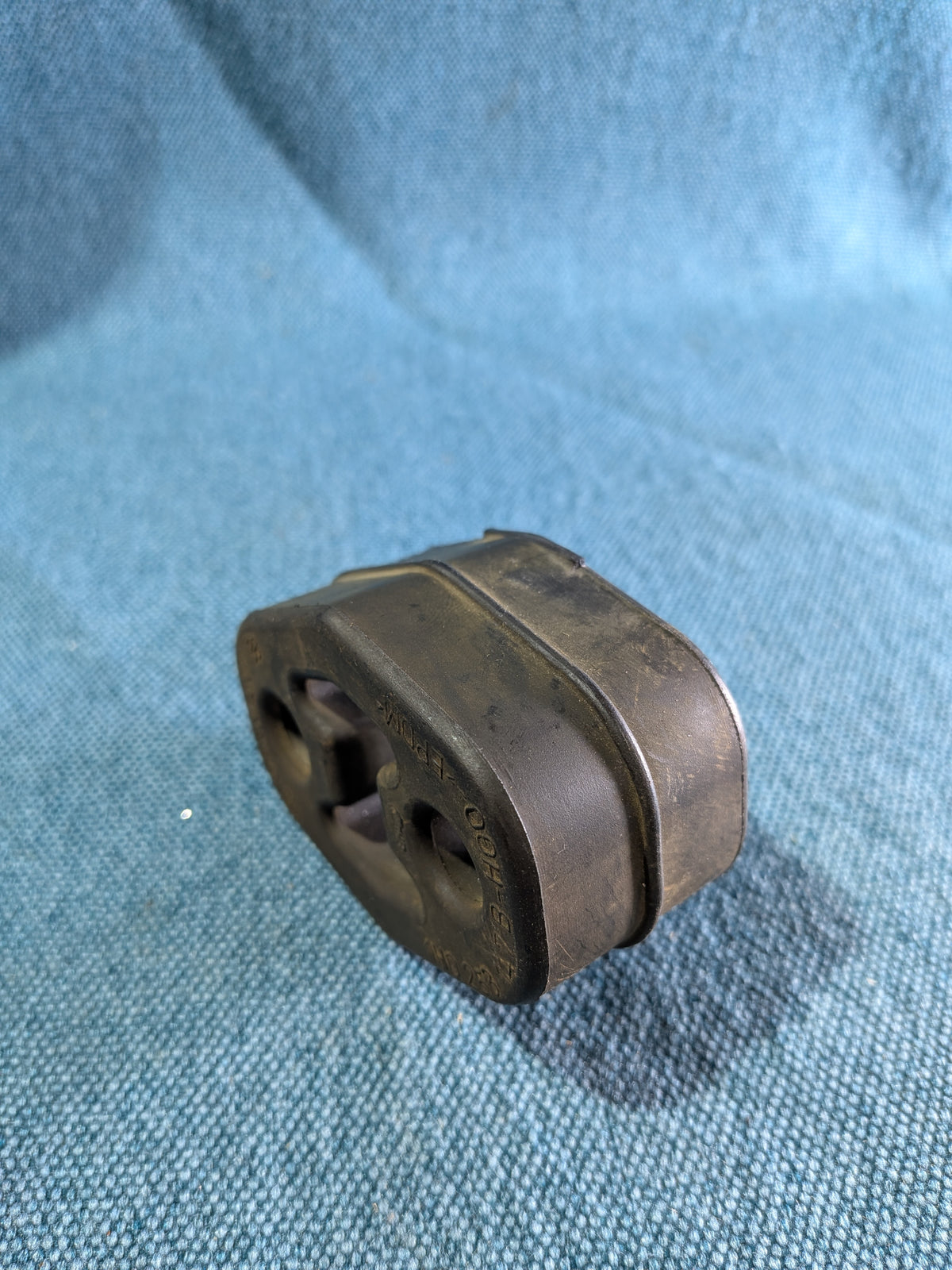 Exhaust rubber hanger Golf 3/Vento/Polo/ 6N/6/Sharan/Golf4/Bora/Caddy 2/Corrado/Fox/Up/Audi A1 8X/A2/A3 8L 1H0253147B NOS B8